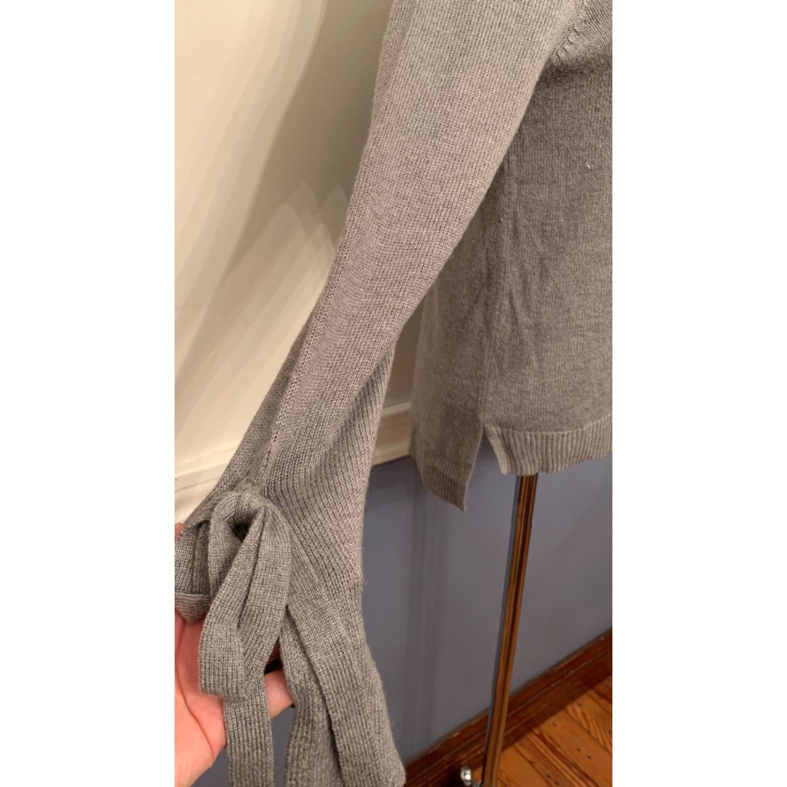 Mossimo VINTAGE Mossimo Small Women's Pullover Shirt 60% nylon 35% viscose 5% cashmere Tie Sleeve Gray Sweater Size S / US 4 / IT 40 - 3 Thumbnail