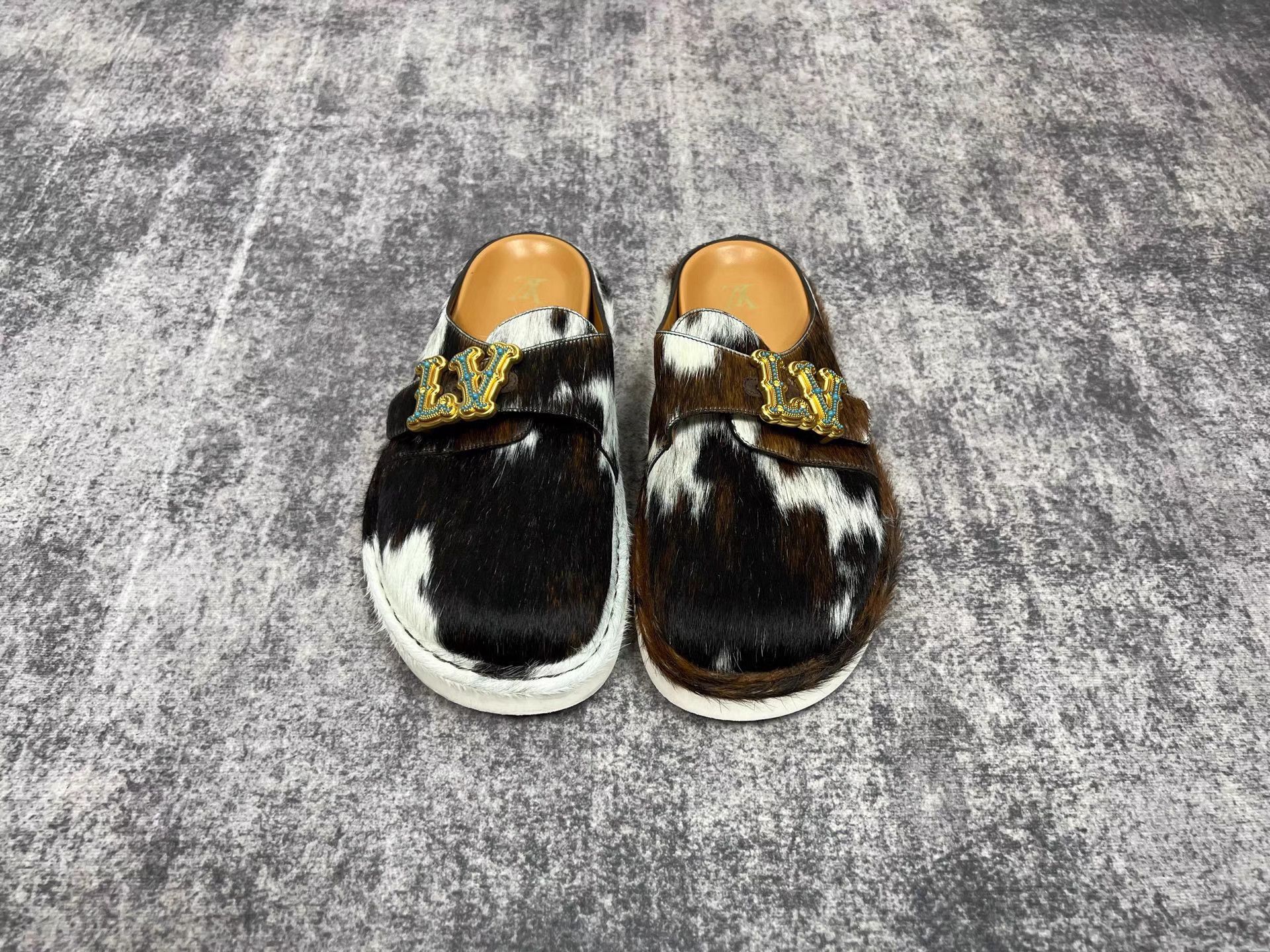 Louis Vuitton LV EASY Suede Birkenstock Slippers K1 Size US 7 / EU 40 - 3 Thumbnail