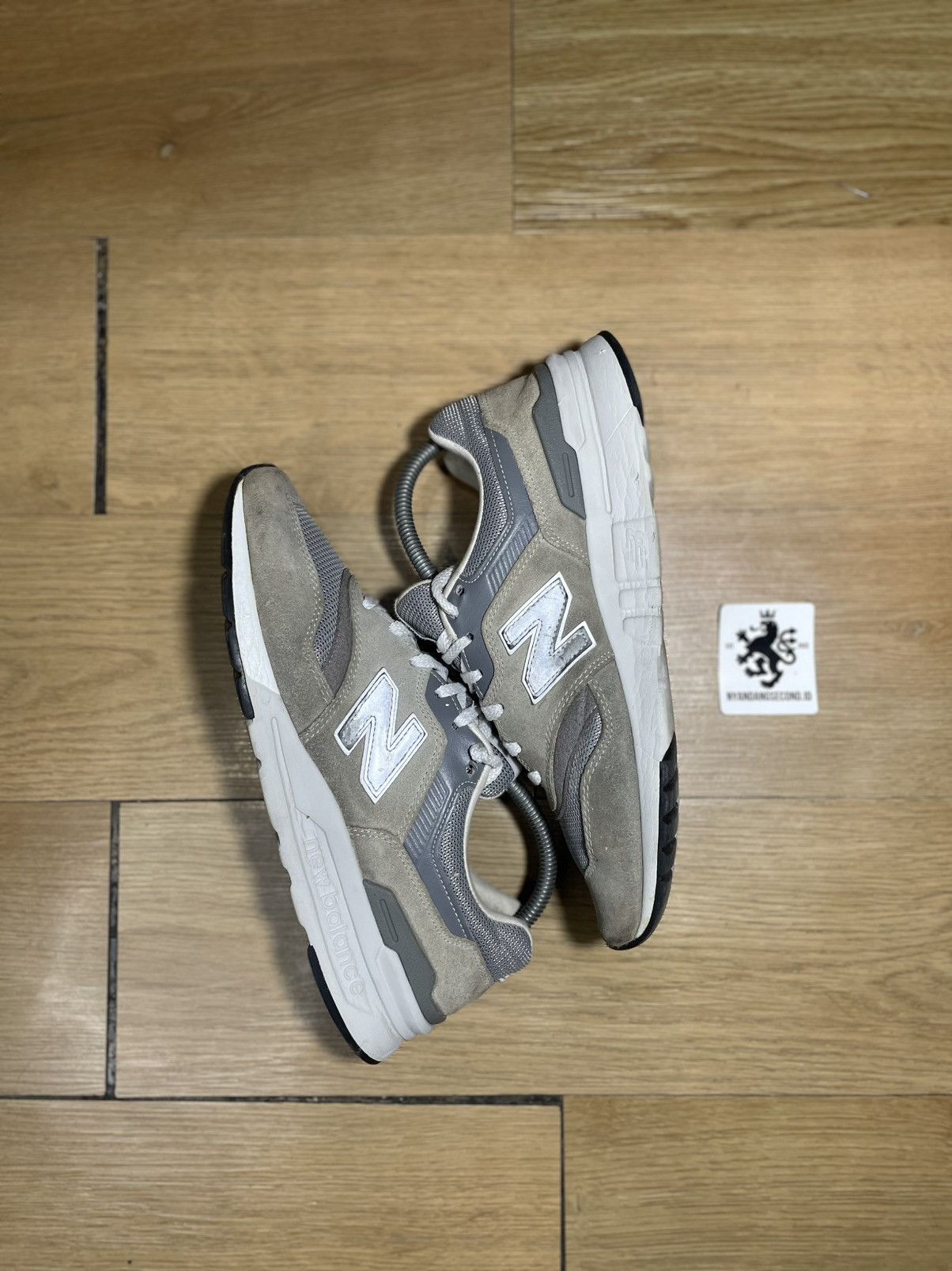 New Balance NEW BALANCE 997H Size US 7.5 / EU 40-41 - 1 Thumbnail