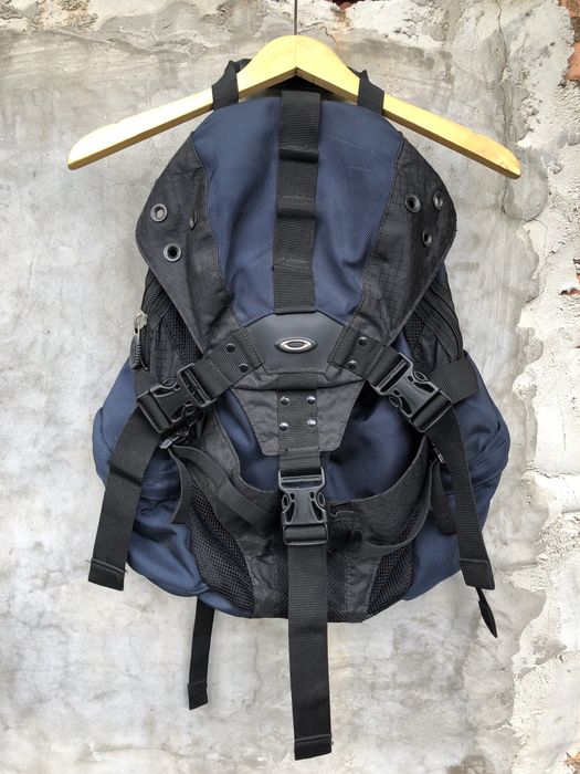 Vintage Vintage Oakley Icon Backpack 1.0 | Grailed