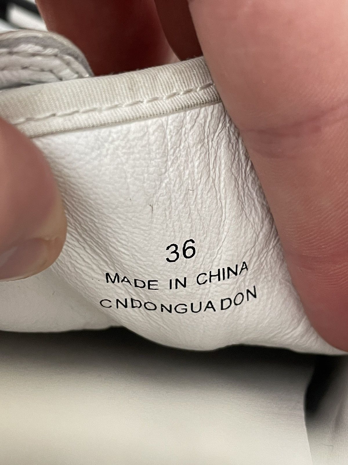 Burberry Burberry White Black Larkhall Logo Sneakers shoes 36 eu Size US 6 / IT 36 - 11 Thumbnail