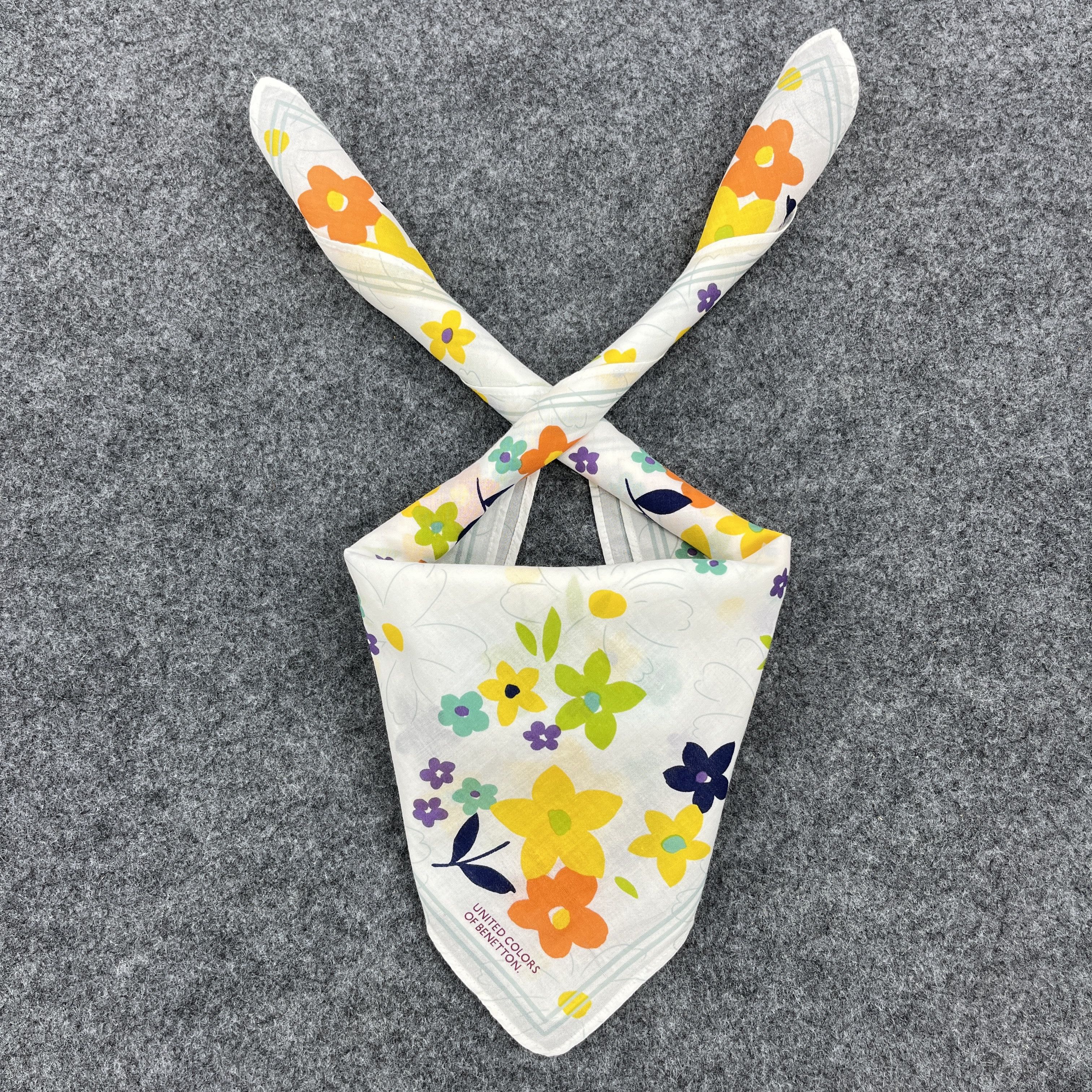 United Colors Of Benetton United Colors Of Benetton Handkerchief / Neckerchief B1122 Size ONE SIZE - 1 Thumbnail