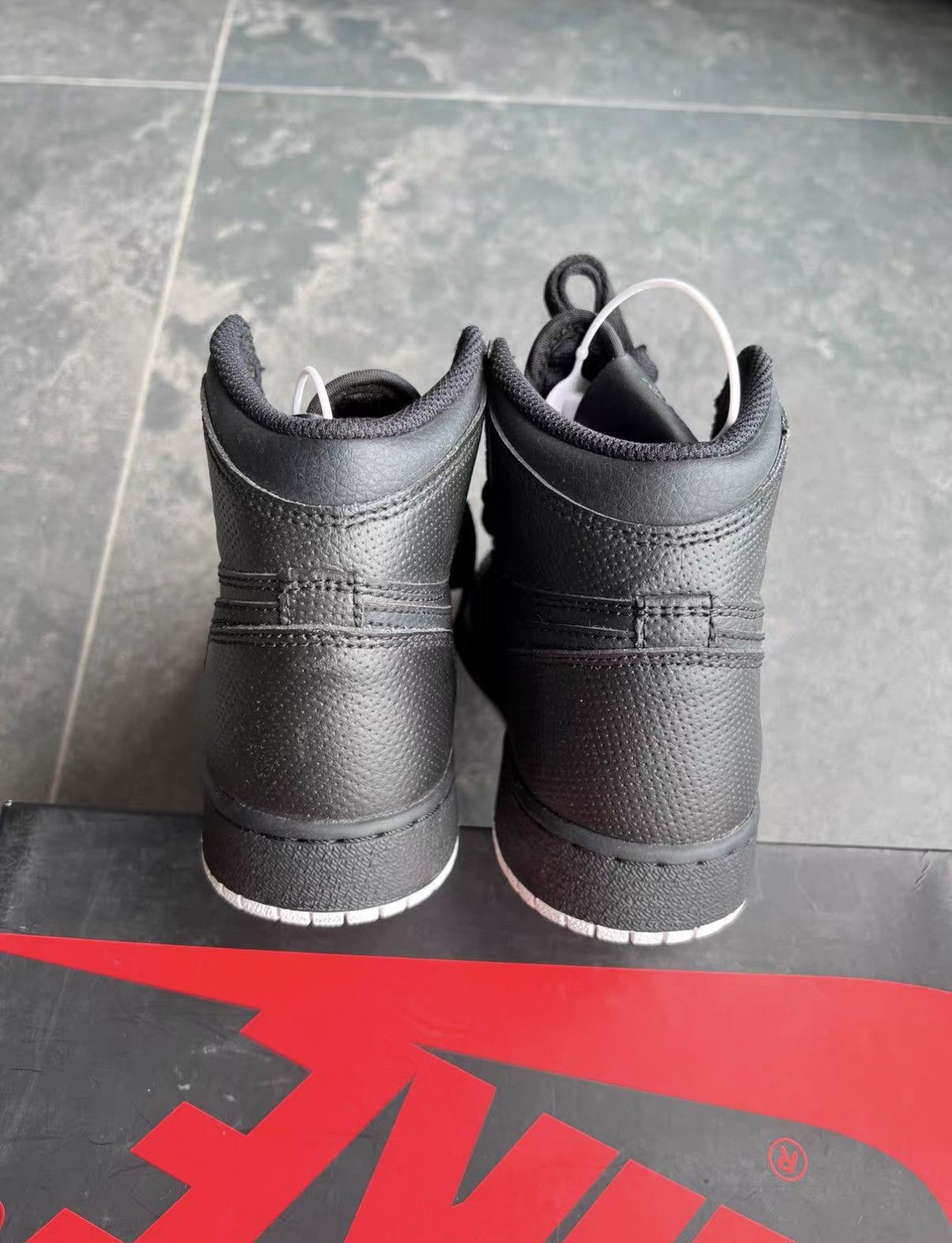 Jordan Brand Air Jordan 1 High Solid black leather upper J42 Size US 4.5 / IT 34.5 - 3 Thumbnail