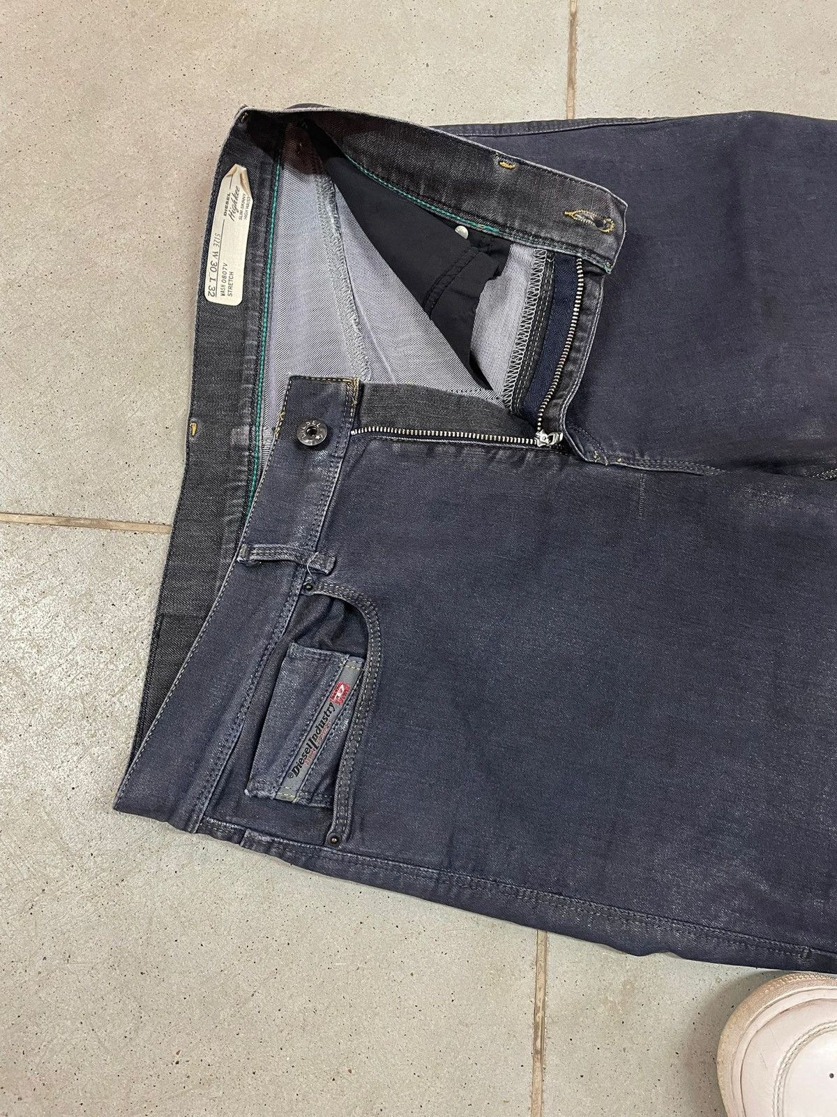 Diesel Rare Vintage Diesel Waxed Shiny Jeans Size US 30 / EU 46 - 4 Thumbnail