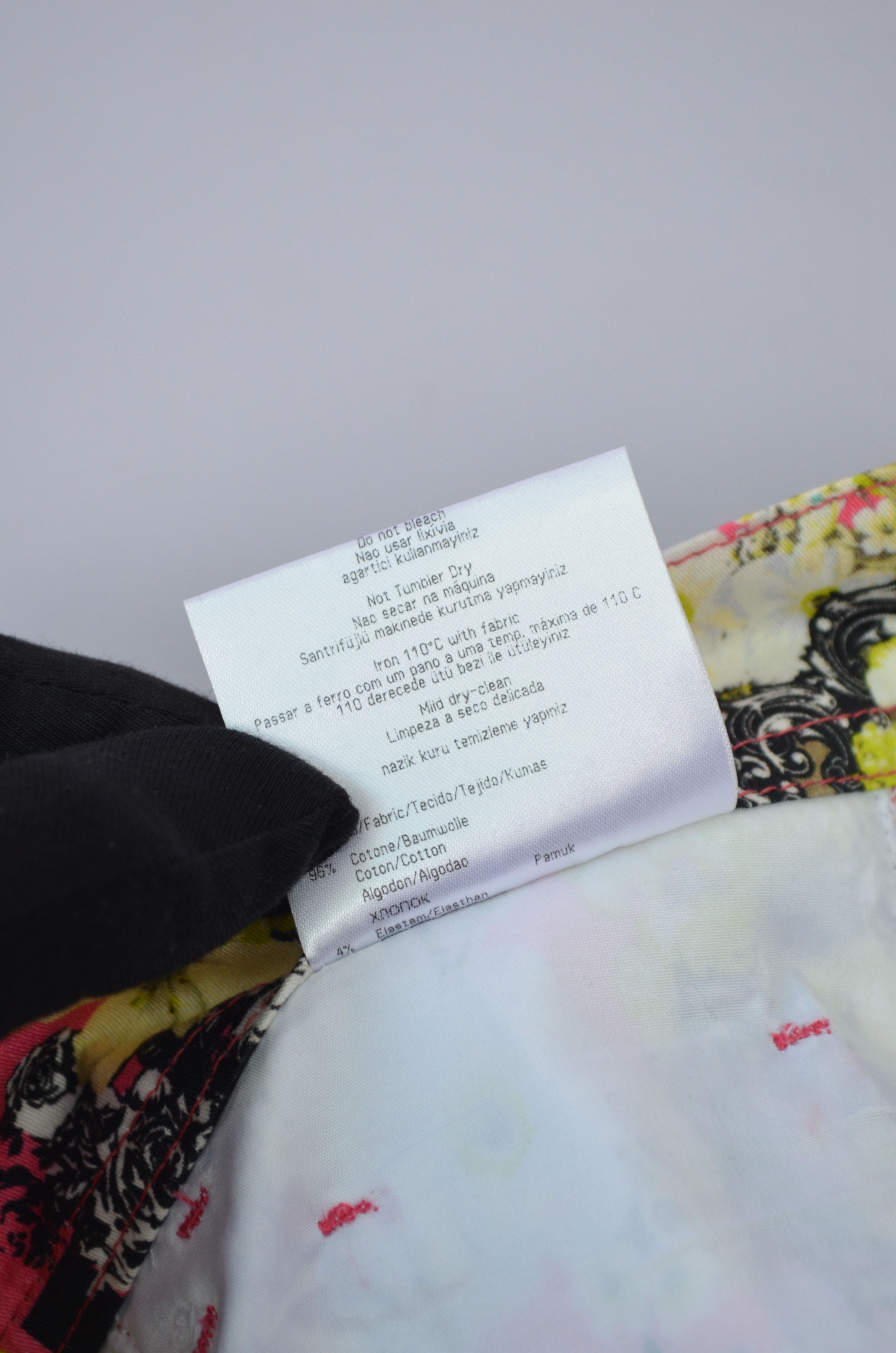 Versace × Versace Jeans Couture Versace Womens Mini Shorts Floral Print Size US6 / UK8 W28 Size 28" / US 6 / IT 42 - 13 Thumbnail