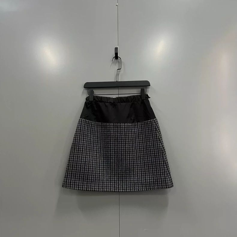 Prada Prada Thousand-bird check stitched triangle logo skirt 2502 Size 37" - 2 Thumbnail