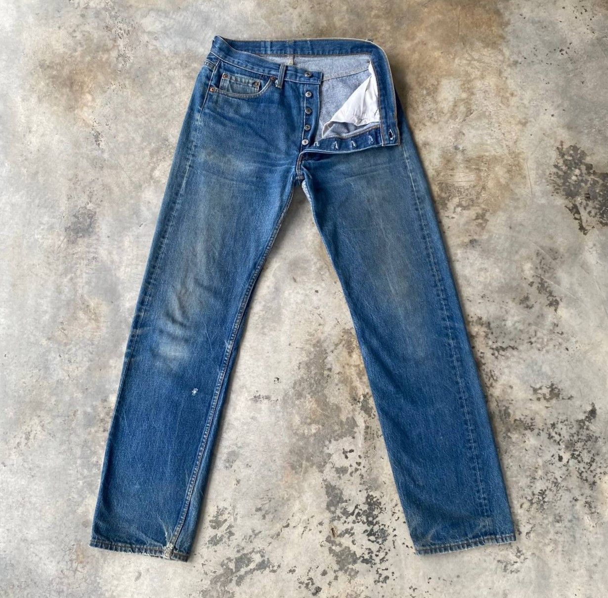 Levi's Vintage Clothing VINTAGE 1992 LEVIS 501xx BLUEWASH FADED BUTTON 520 W31X32.5" Size US 31 - 11 Thumbnail