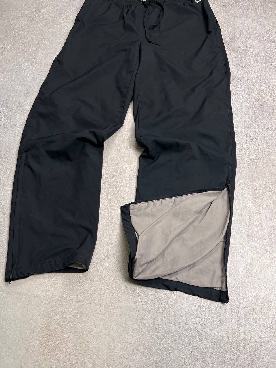 Nike × Vintage Vinatage Nike Swoosh Baggy Nylon Trackpants Y2K S Size US 31 - 6 Thumbnail