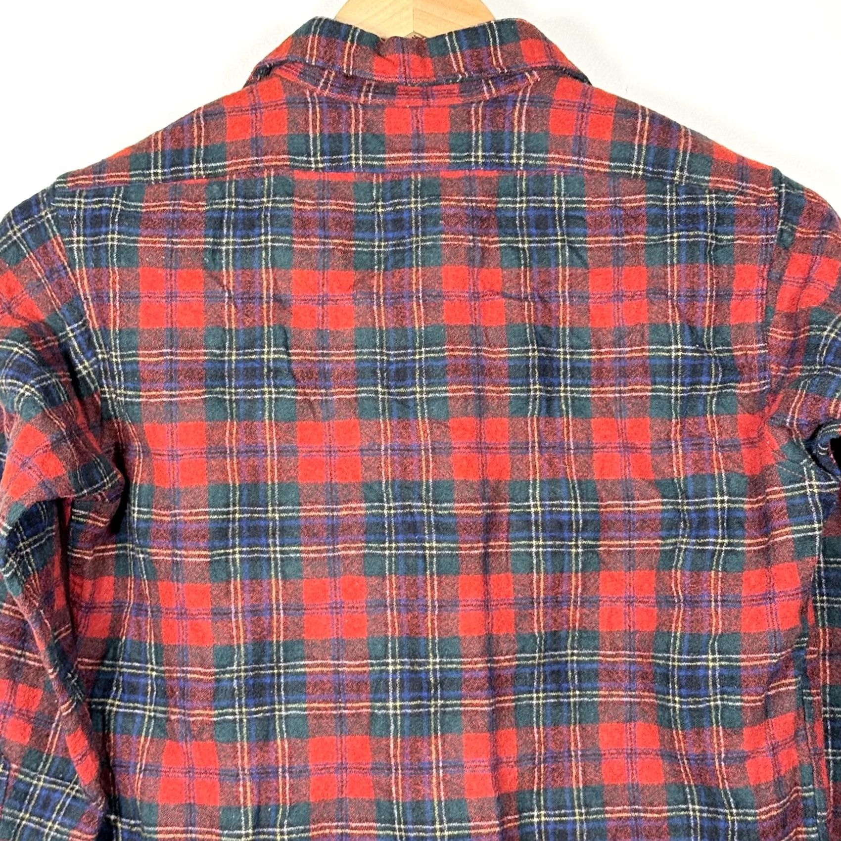 Pendleton Vintage Pendleton Shirt Men Green Red Plaid Long Sleeve Medium Wool Virgin Button-Up Size US M / EU 48-50 / 2 - 5 Thumbnail