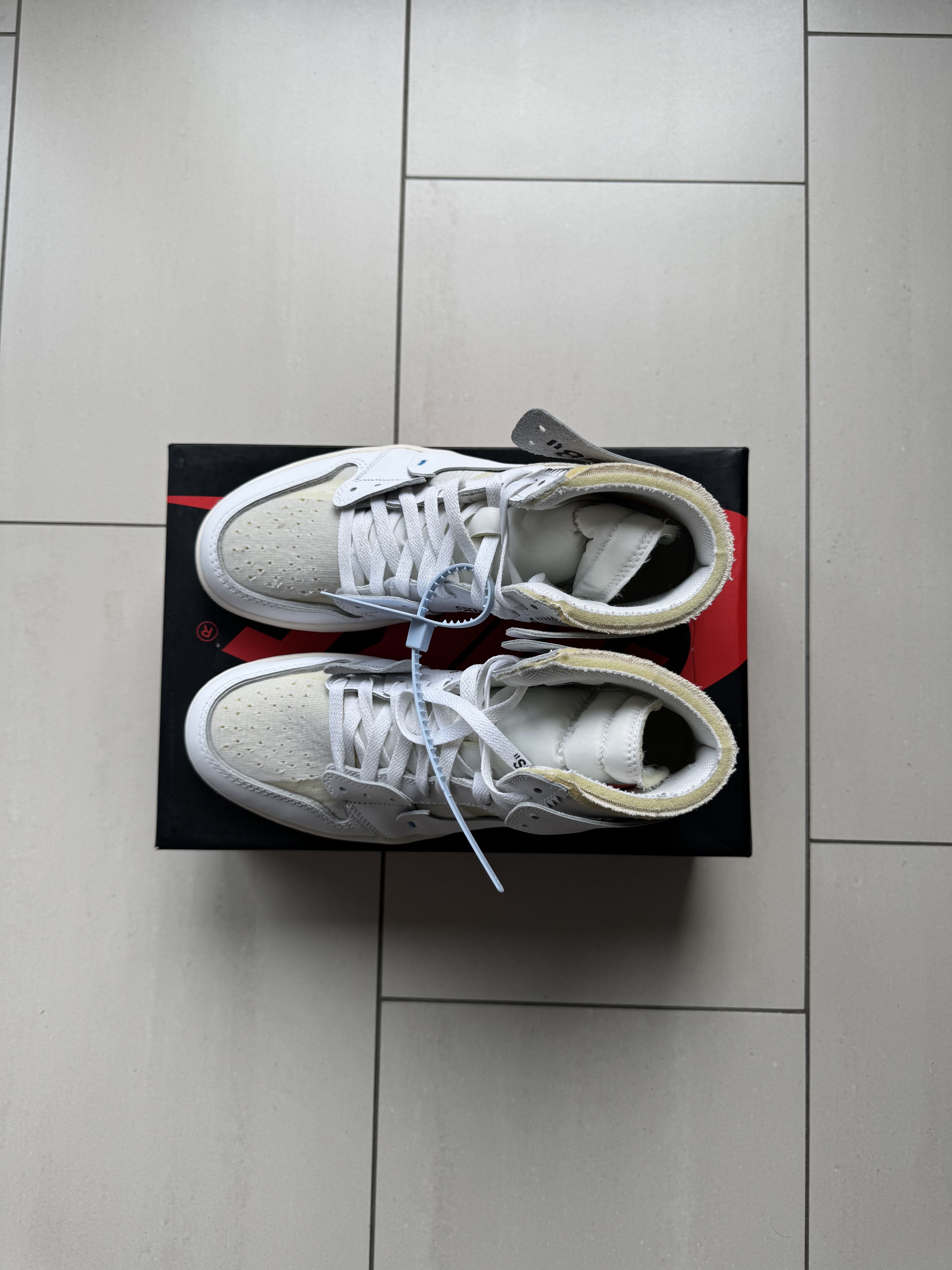 Nike × Off-White Jordan 1 Retro High Off-White Euro Size US 9.5 / EU 42-43 - 6 Thumbnail