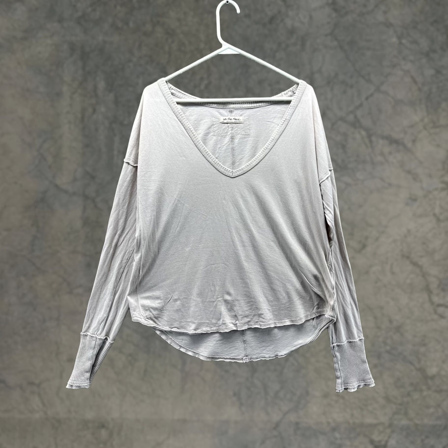 Free People We The Free Shirt Women Large Gray V Neck Long Sleeve Ruffle Cuff Jersey T-Shirt Size L / US 10 / IT 46 - 1 Thumbnail