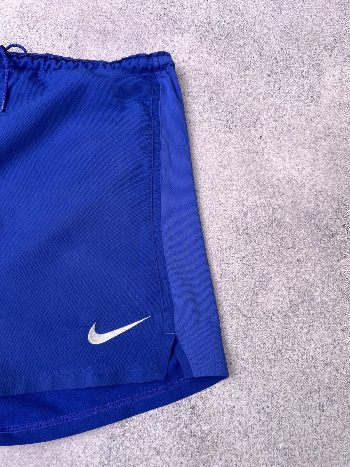Nike × Vintage Vintage Manchester United Shorts Mens Blue Football Nike Size US 33 - 7 Thumbnail