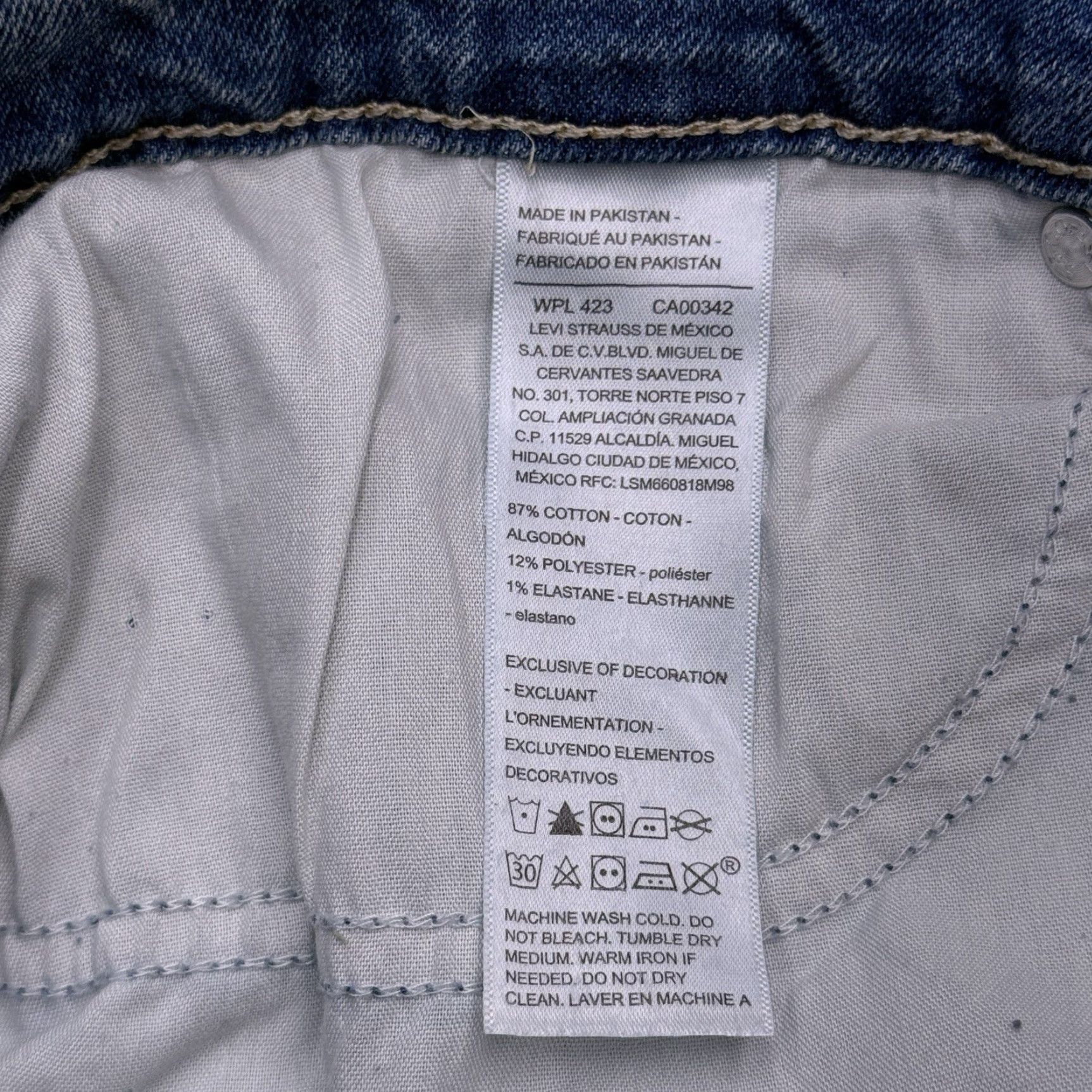 Vintage Levis Signature Gold True Shorts 20 3.5 Inseam Mid Rise Stretch 35W Denim Blue Womens Regular Casual Vintage No Size 42" / US 20 - 7 Thumbnail