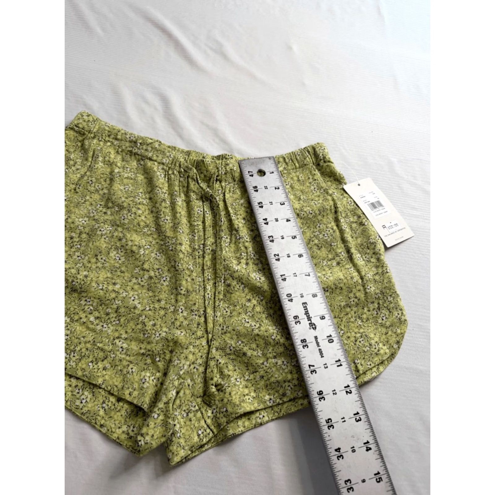 Rvca Shorts Womens Small Green Floral Viscose New Yume, Women's (Size 28) — image 5 of 6