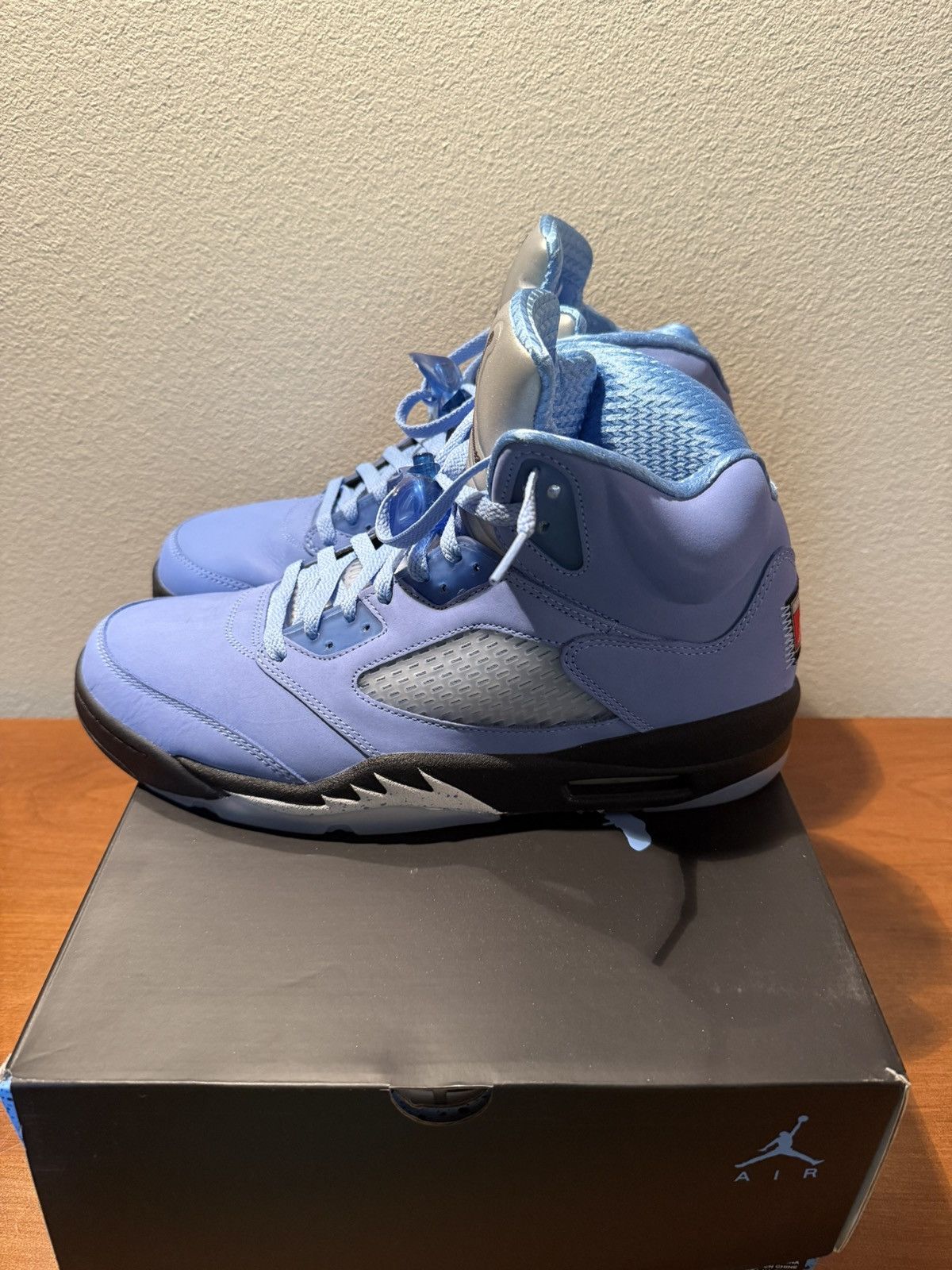 Jordan Brand × Nike Jordan 5 UNC Size US 12 / EU 45 - 2 Thumbnail