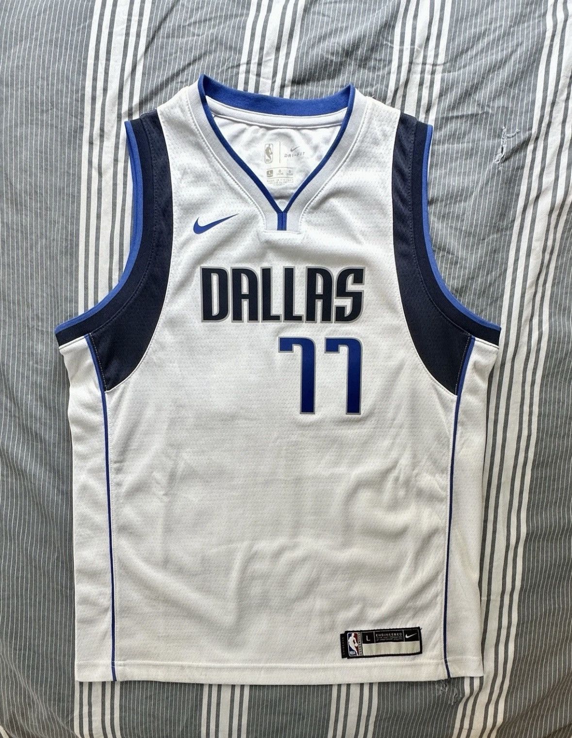 Nike Luka Doncic Jersey Size US S / EU 44-46 / 1 - 1 Thumbnail