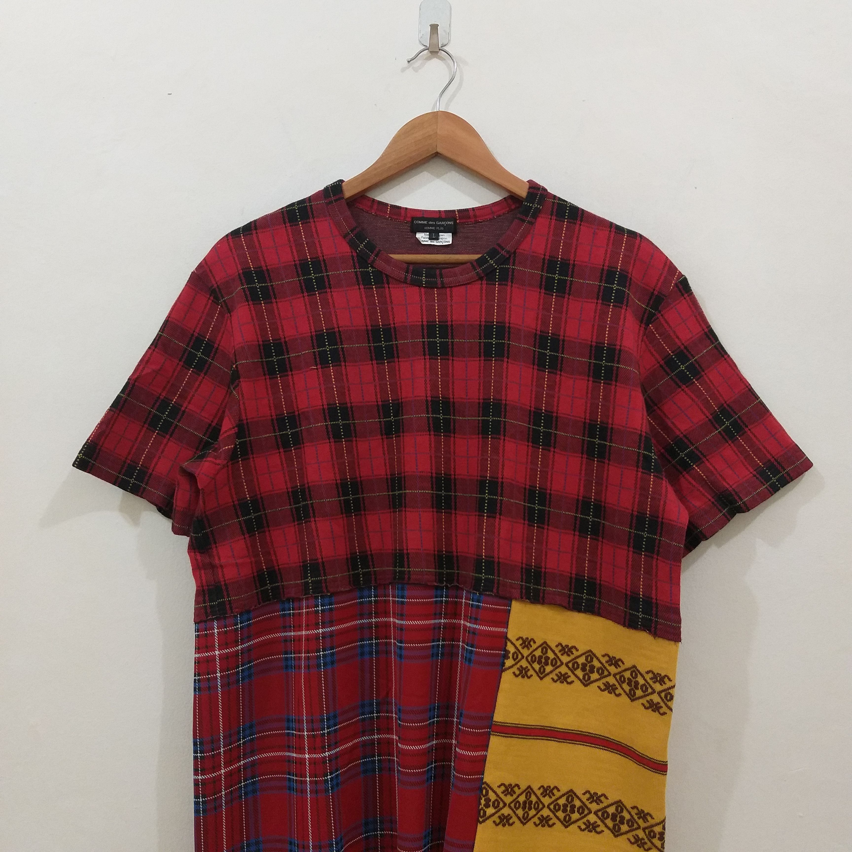 Comme des Garcons Homme Plus Comme Des Garcons Homme Plus Patchwork T-Shirt Size US L / EU 52-54 / 3 - 2 Thumbnail