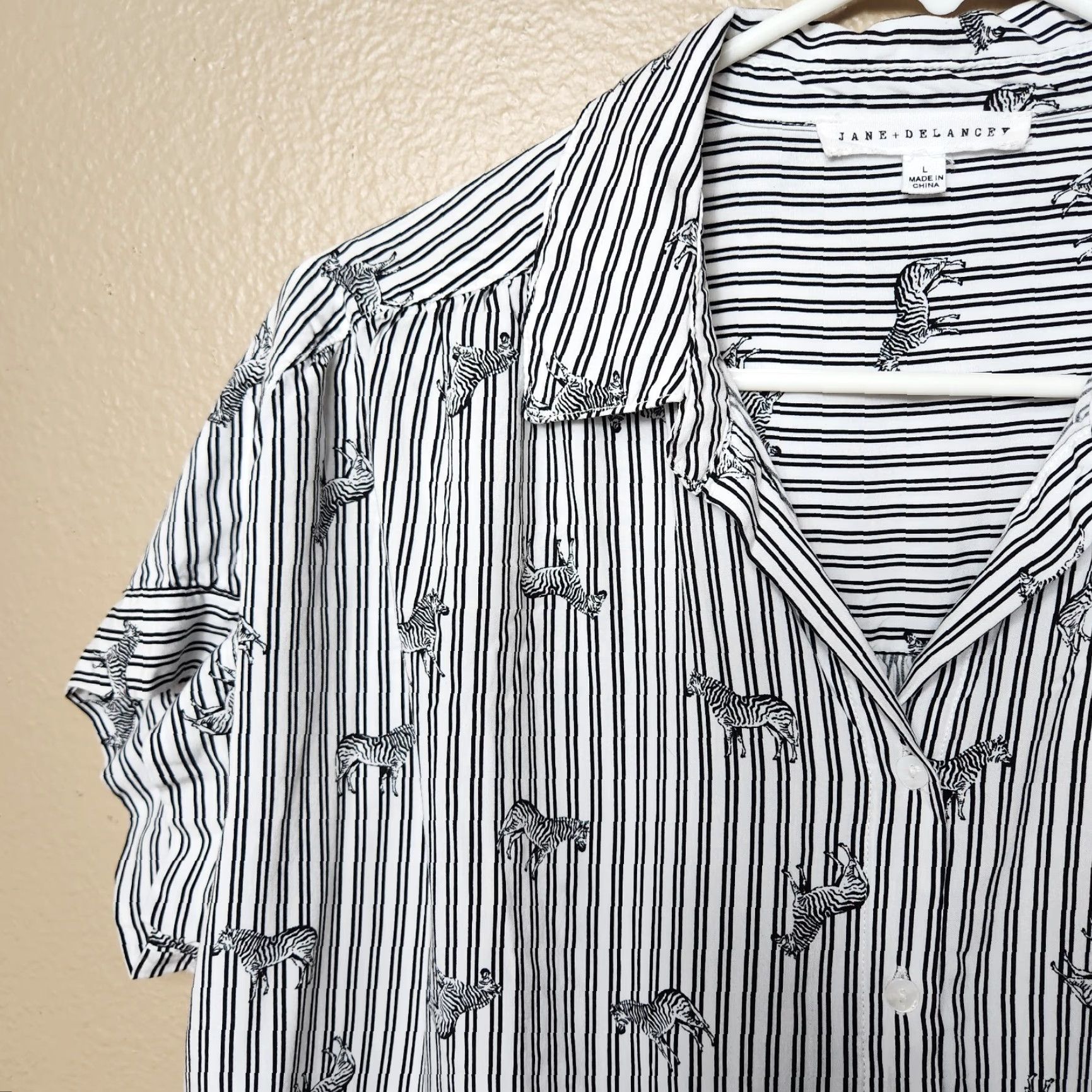 Vintage Jane + Delancey Womens Black/White Striped Zebra Print Short Sleeve Shirt Size L Size L / US 10 / IT 46 - 3 Thumbnail