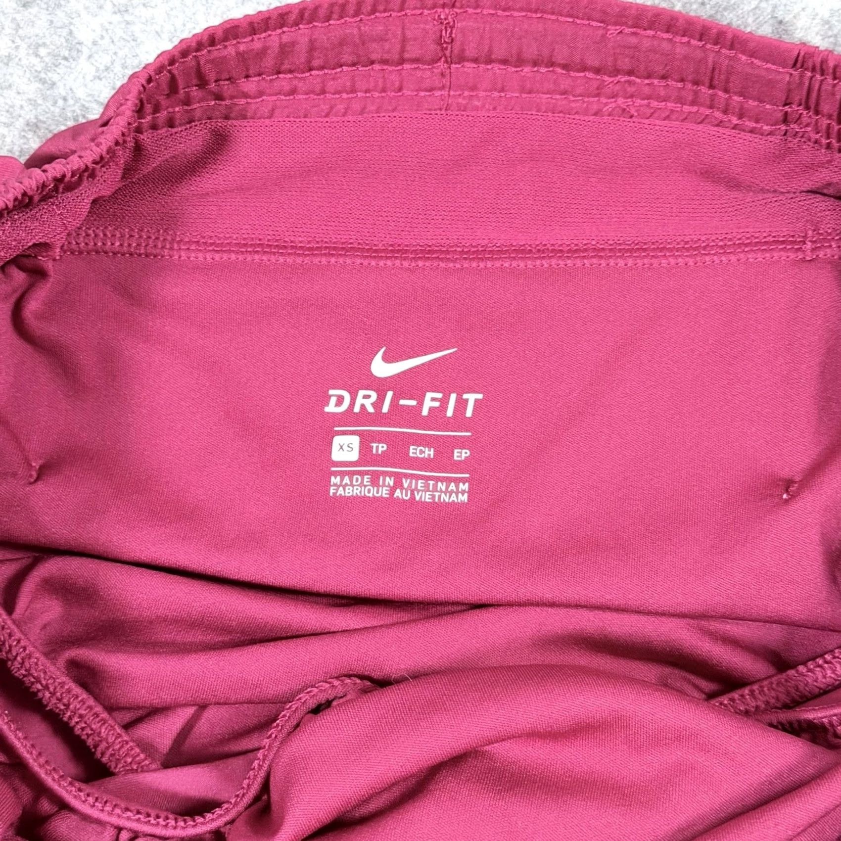 Nike Nike Dri-Fit Running Shorts Women's XS Magenta Red Color Logo Pockets Quick Dry 3.5 Inseam Athletic Summer Activewear Size 26" / US 2 / IT 38 - 4 Thumbnail
