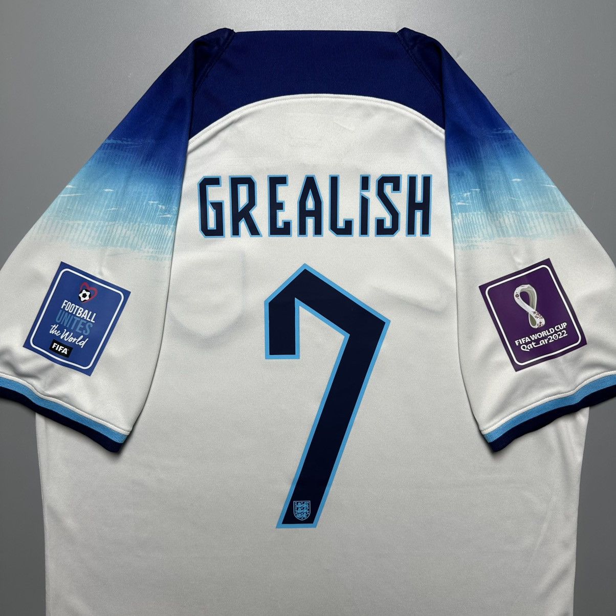 Nike ENGLAND NIKE 2022 WORLD CUP FOOTBALL JERSEY #7 GREALISH Size US M / EU 48-50 / 2 - 9 Thumbnail