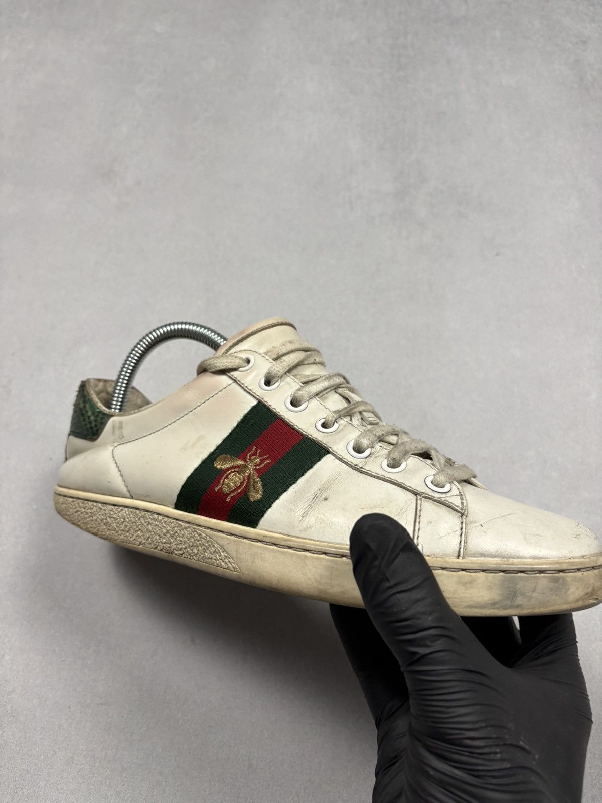 Gucci Gucci Ace Bee Leather Sneaker Embroidered Distressed Vintage Size US 7.5 / IT 37.5 - 14 Thumbnail