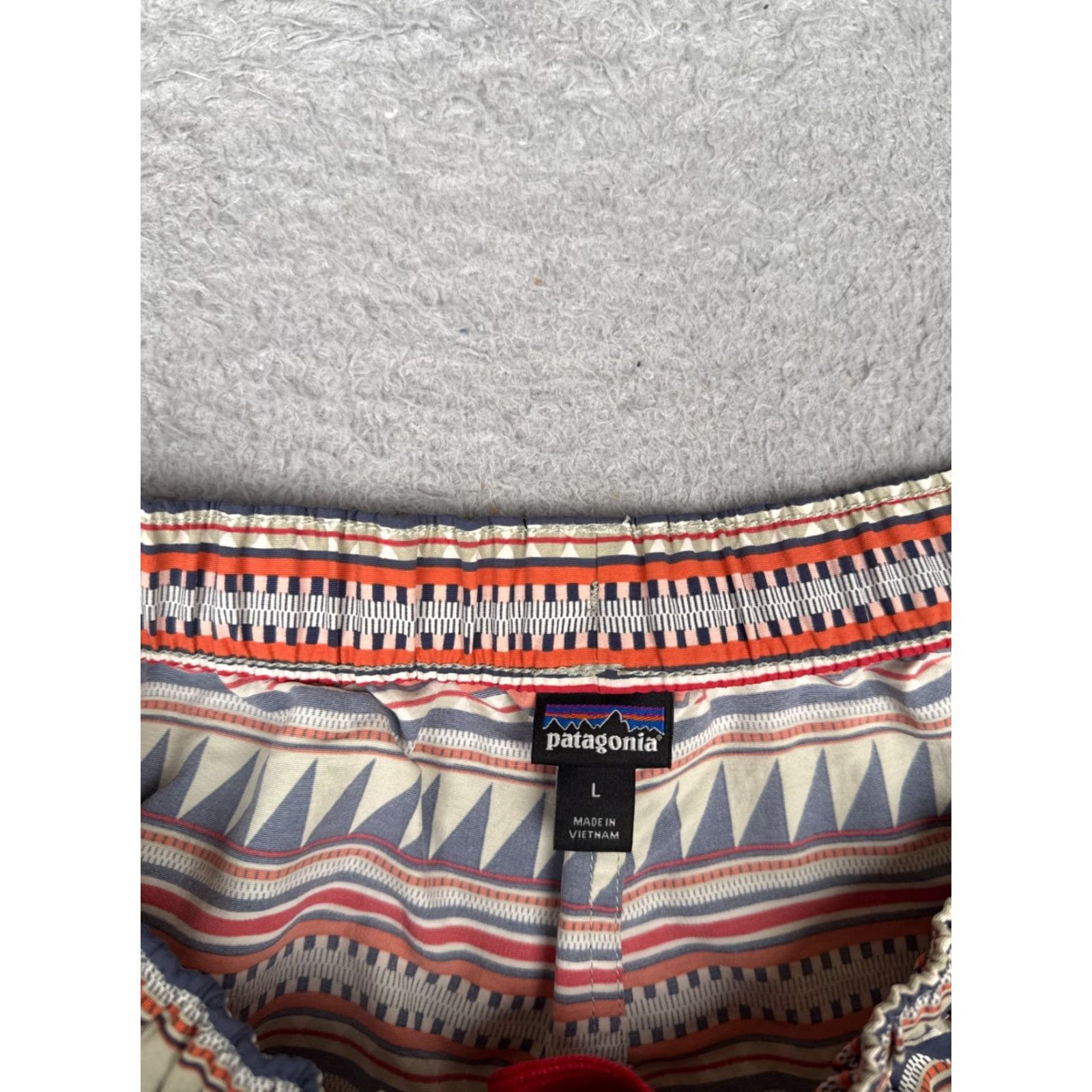 Patagonia Patagonia Shorts Womens Large Red Beige Baggies 2.5" Lined Southwest Pattern - Cotton Blend Nylon | 34" Waist | Activewear, Travel, Casual | Womens Size 36" / US 14 / IT 50 - 6 Thumbnail