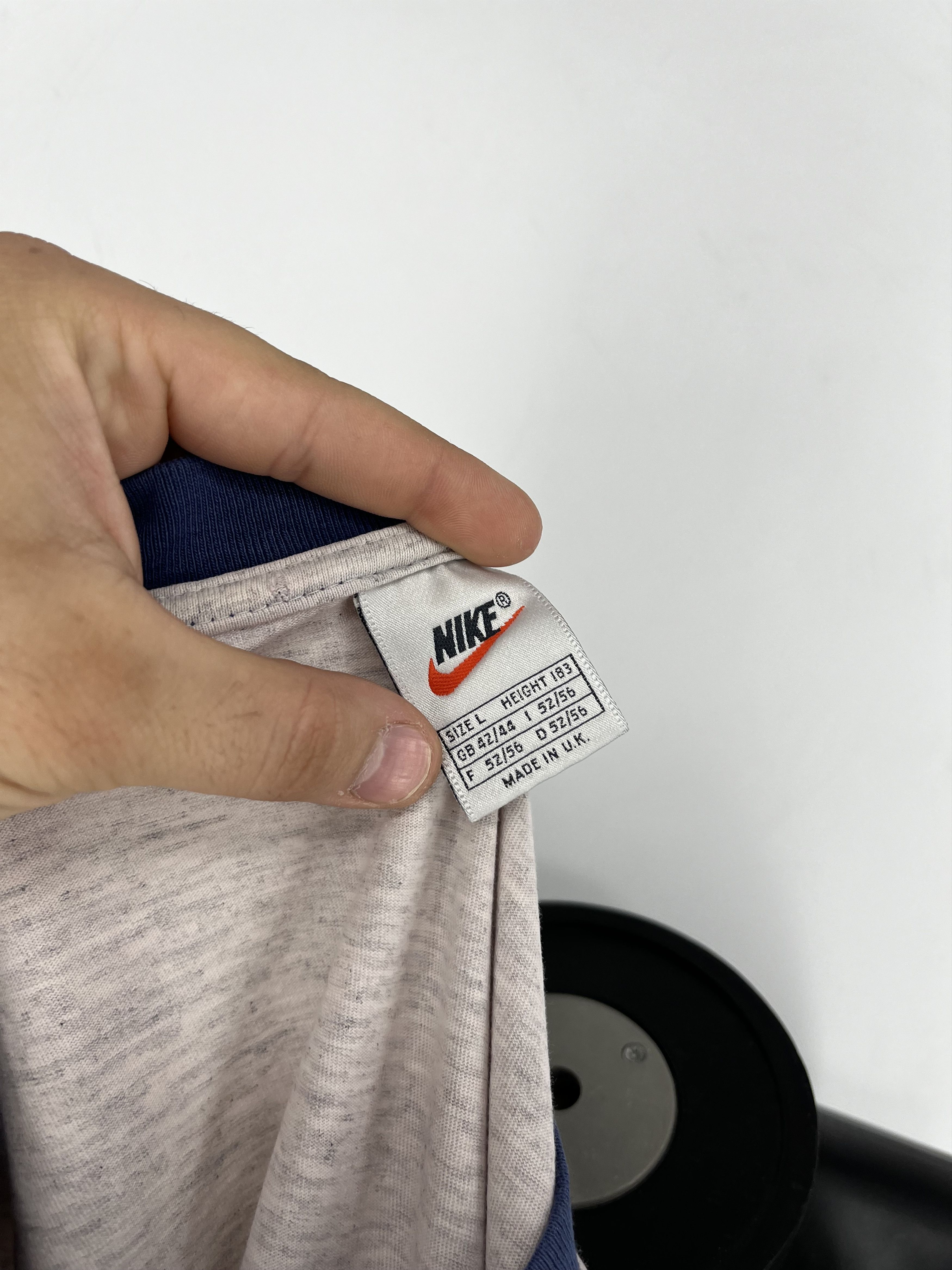 Nike Vintage 90s Nike Big Swoosh T-Shirt Size US L / EU 52-54 / 3 - 11 Thumbnail