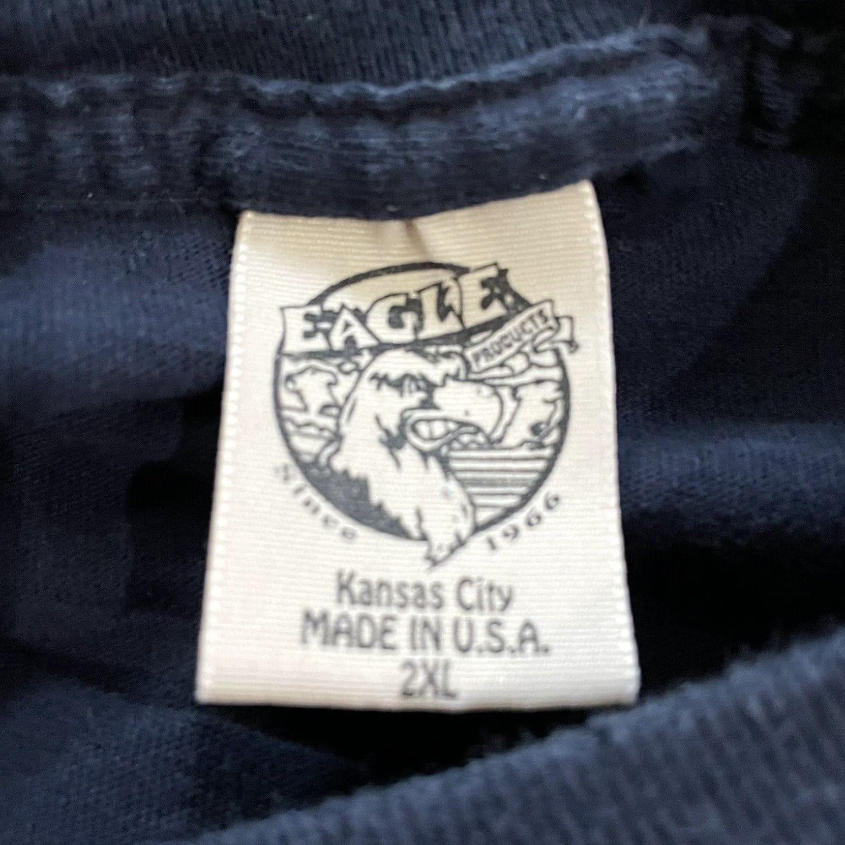Vintage VINTAGE Eagle Stitch Lake California Graphic T-Shirt Men 2XL Silver USA Size US XXL / EU 58 / 5 - 4 Thumbnail