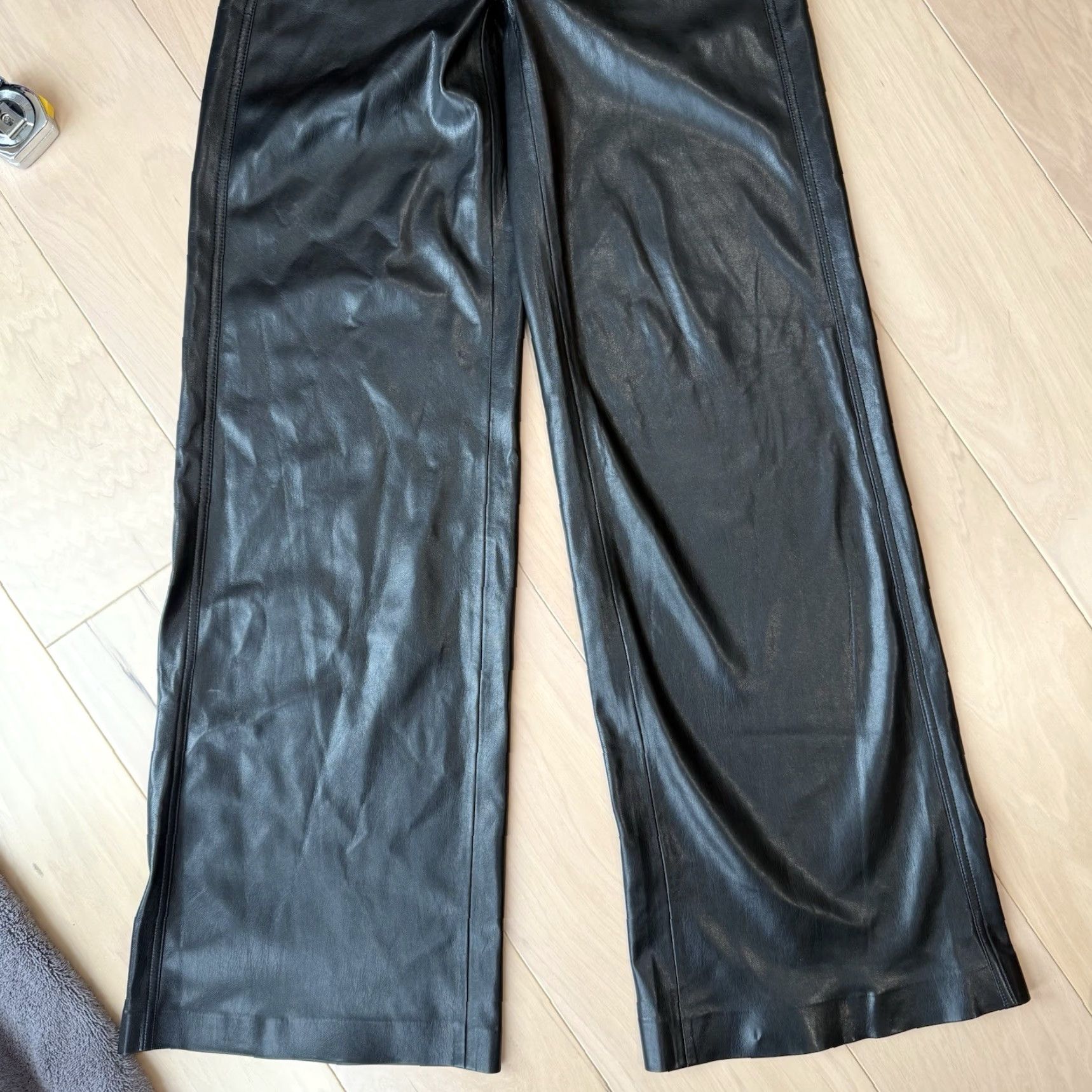 Alice + Olivia Alice + Olivia Faux Leather Pants Women's 0 Black Wide Leg Designer Glam Boho NWT Size 25" / US 0 / IT 36 - 4 Thumbnail