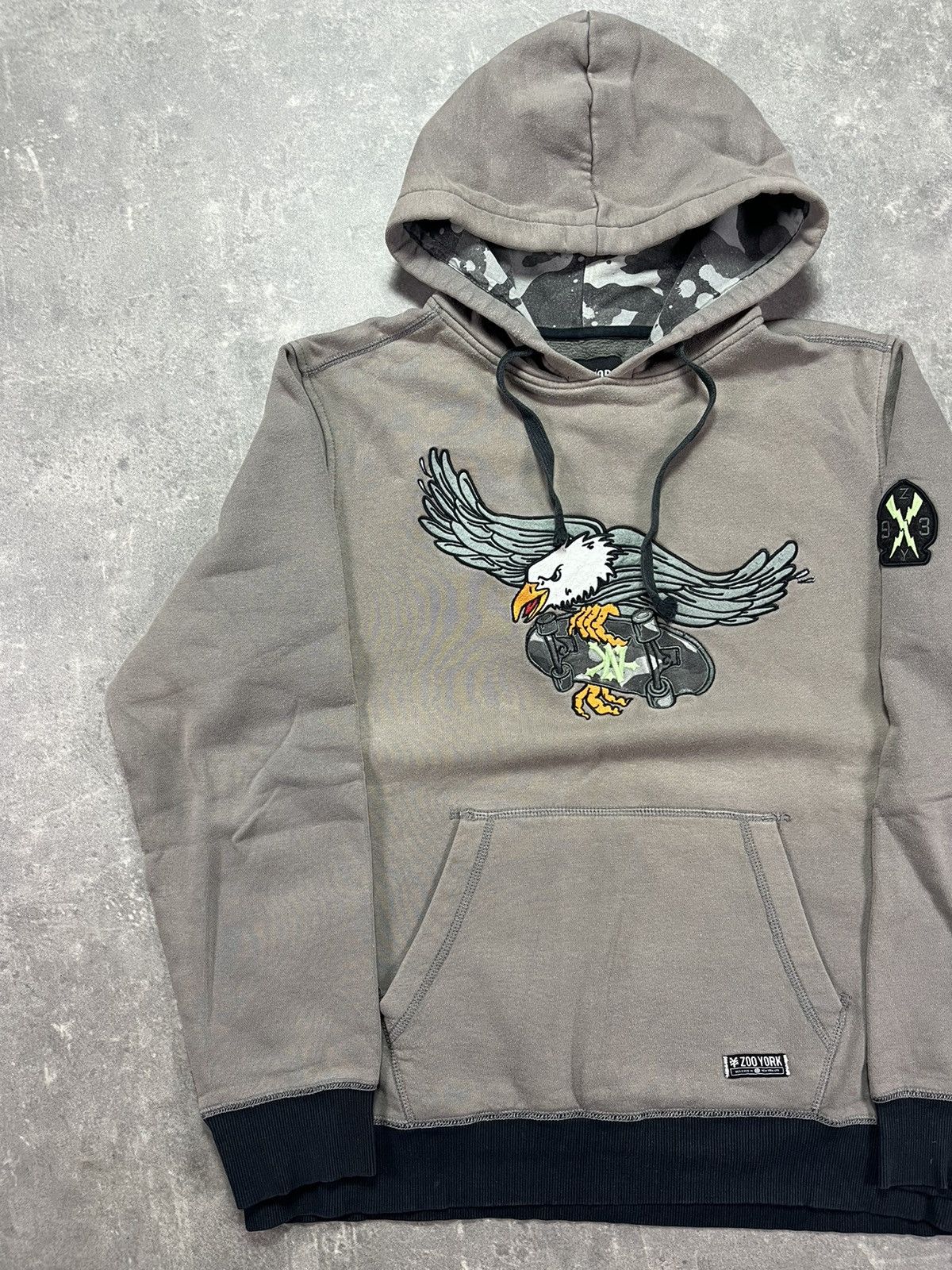 Zoo York 00s Zoo York Skating Eagle Faded Embroidered Hoodie L Y2K Size US L / EU 52-54 / 3 - 3 Thumbnail