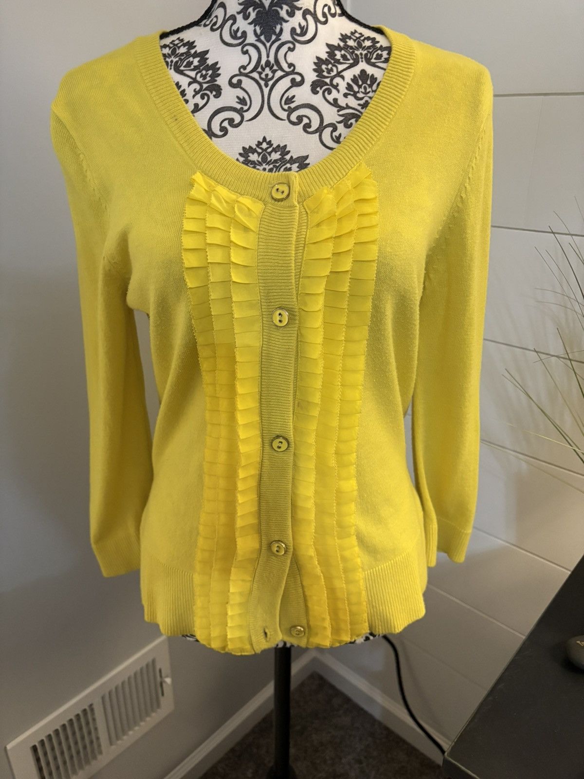 Merona Merona yellow button down sweater cardigan Size M / US 6-8 / IT 42-44 - 1 Thumbnail