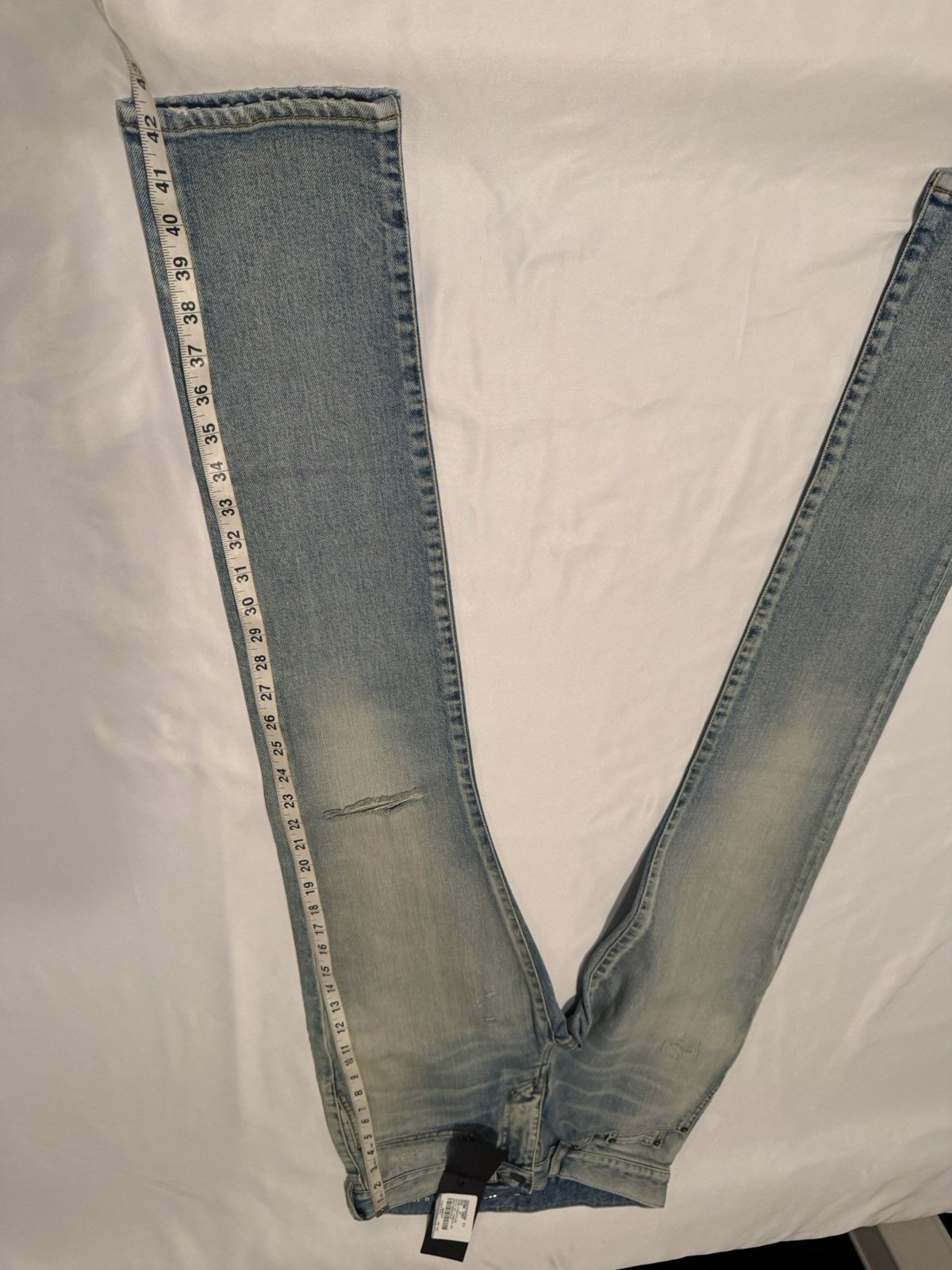 Saint Laurent Paris Saint Laurent men’s santa monica blue jeans. 27. $890 Size US 27 - 3 Thumbnail