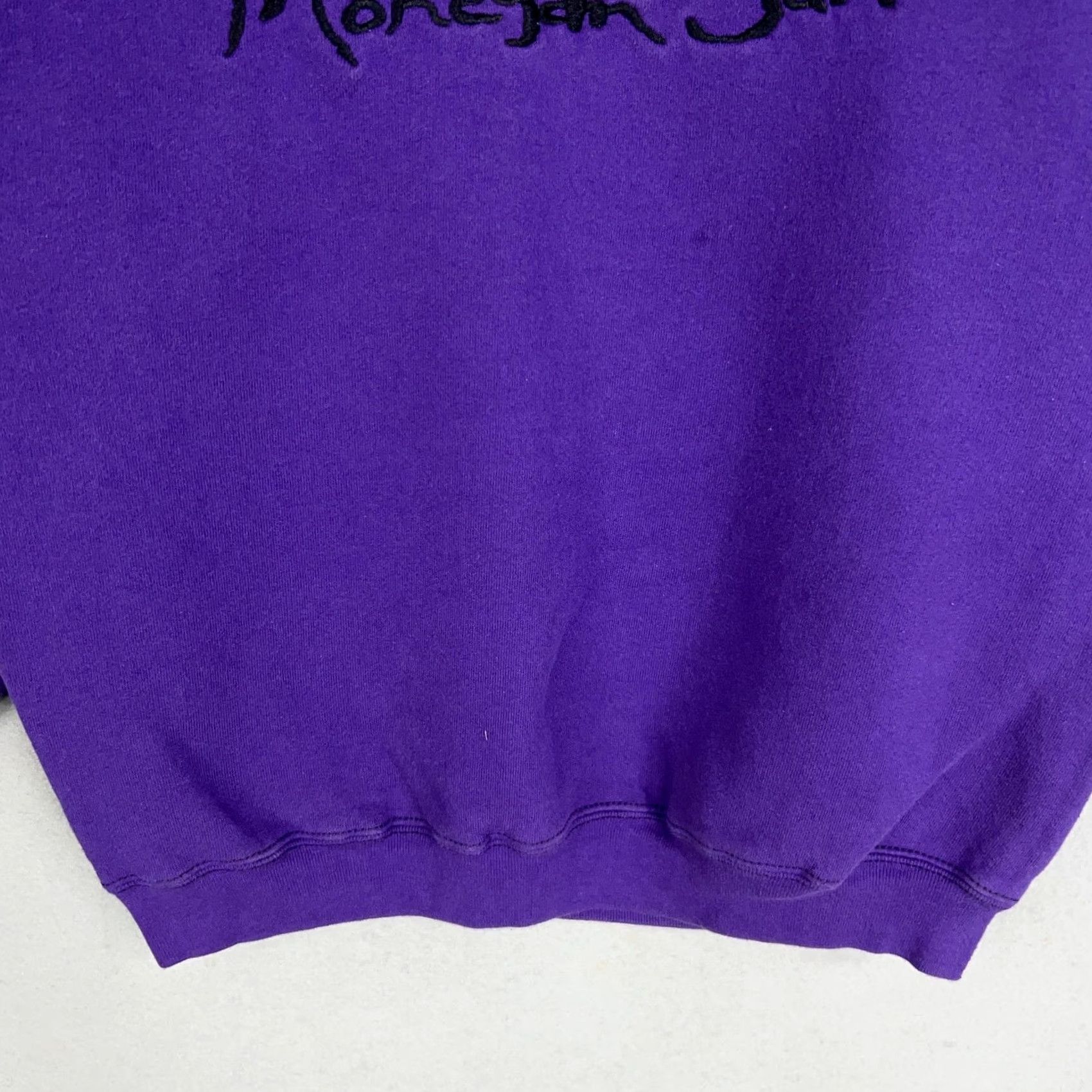 Fruit Of The Loom VINTAGE Fruit Of The Loom Mohegan Sun Sweatshirt Womens M Purple Casino Embroidered Logo Crew Neck Pullover Heavyweight Preshrunk Cotton/Polyester Size M / US 6-8 / IT 42-44 - 3 Thumbnail