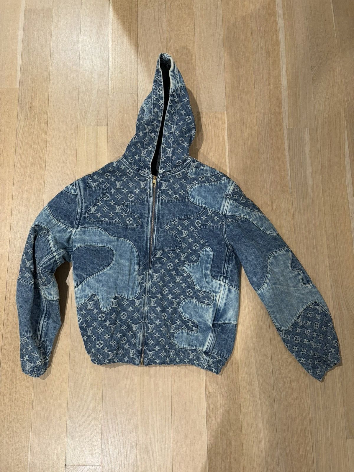 LV x NIGOコラボ Printed Signature Hoodie 関税込 LOUIS VUITTON X Nigo Monogram Patchwork Denim Hoodie - POIZON
