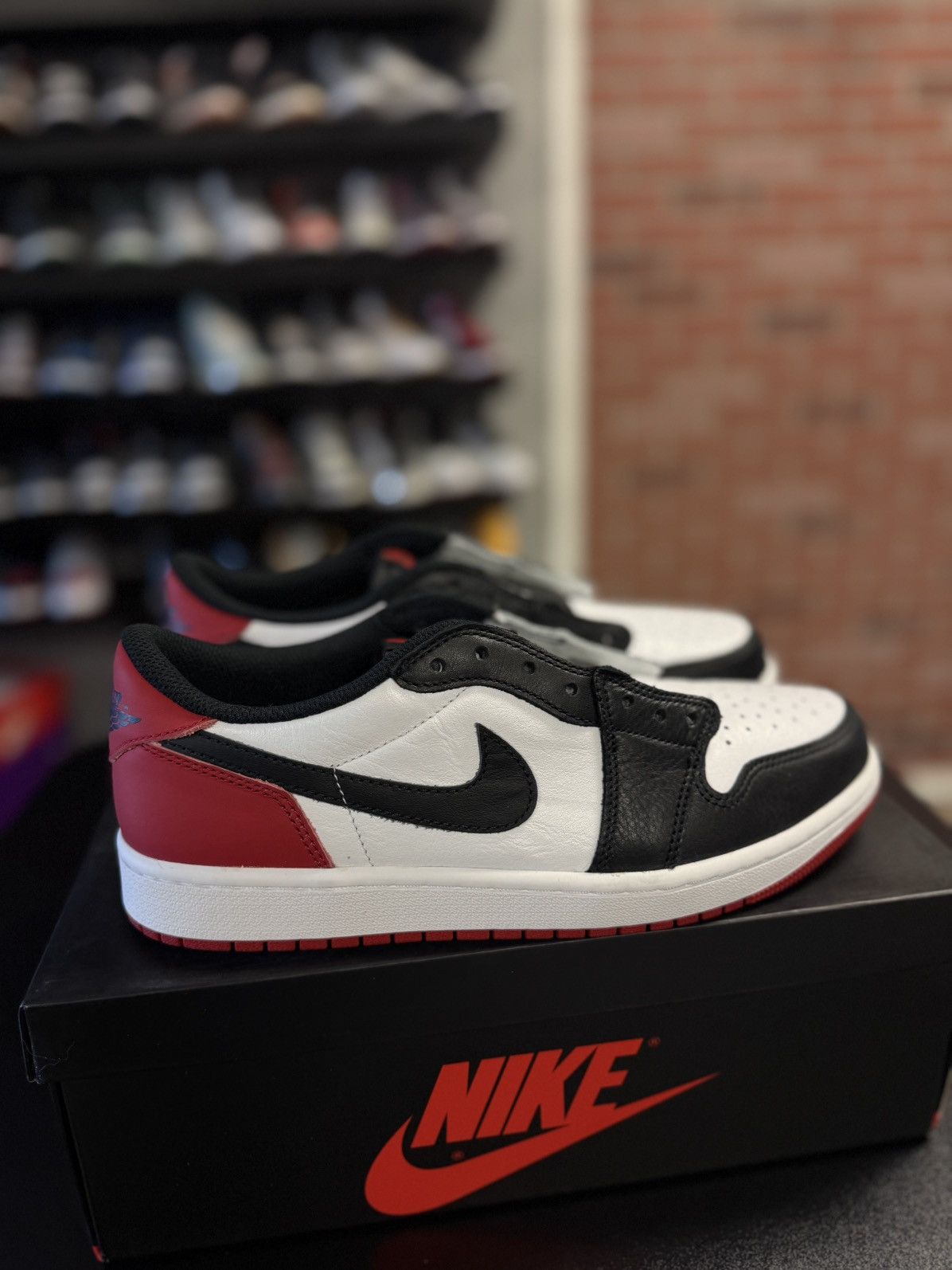 Jordan Brand × Nike Nike Jordan 1 Low Black Toe 2023 Size 9 Size US 9 / EU 42 - 1 Thumbnail