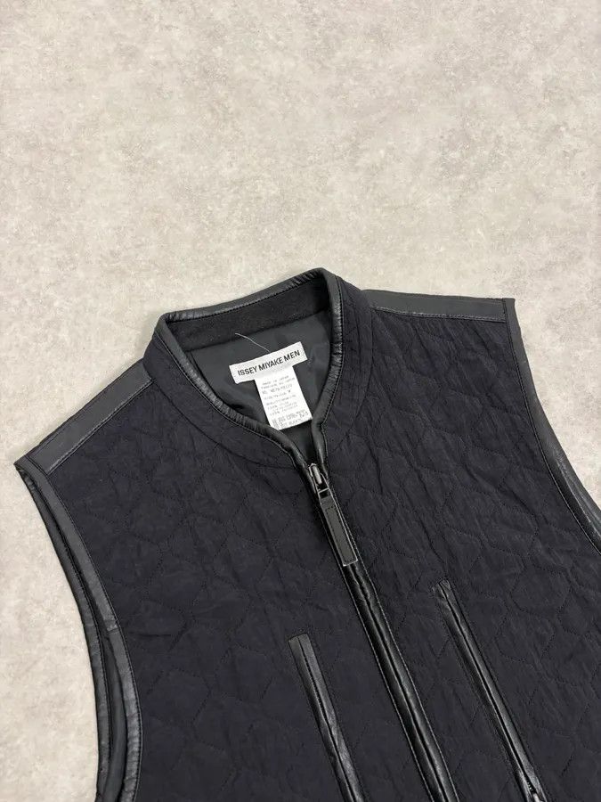 Issey Miyake 2000s Issey Miyake Black Quilted Nylon Vest Size US S / EU 44-46 / 1 - 5 Thumbnail