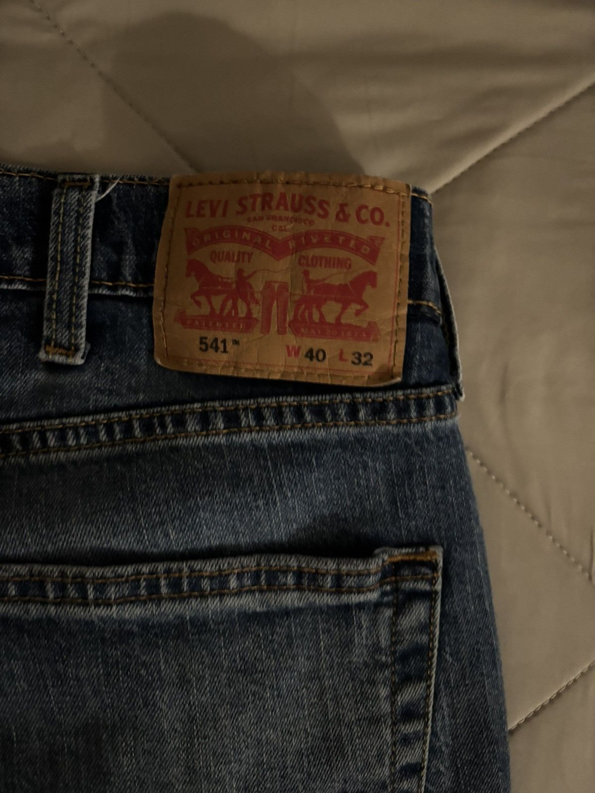 Levi's Levi's 541 blue jeans w/ distress Size US 40 / EU 56 - 3 Thumbnail