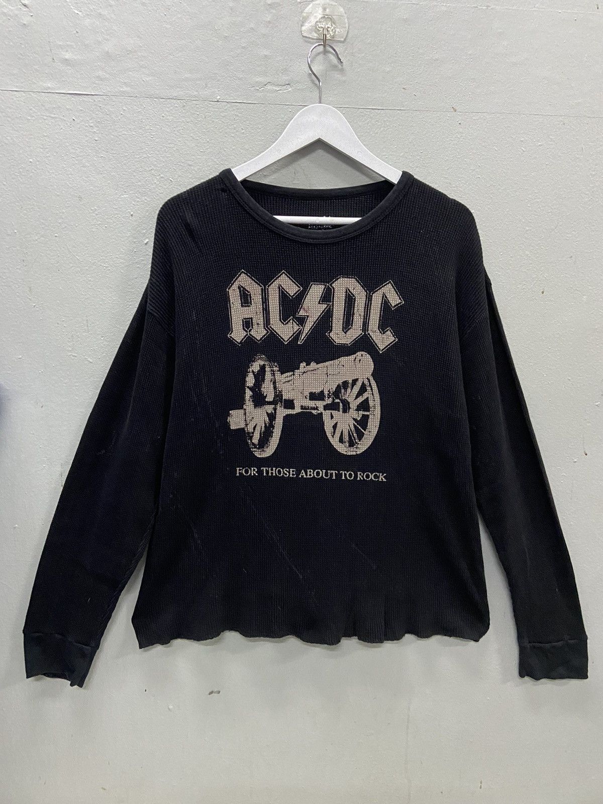 AC/DC ACDC FOR THOSE ABOUT TO ROCK 2005 WAFFLE LONG SLEEVE Size US XL / EU 56 / 4 - 1 Thumbnail