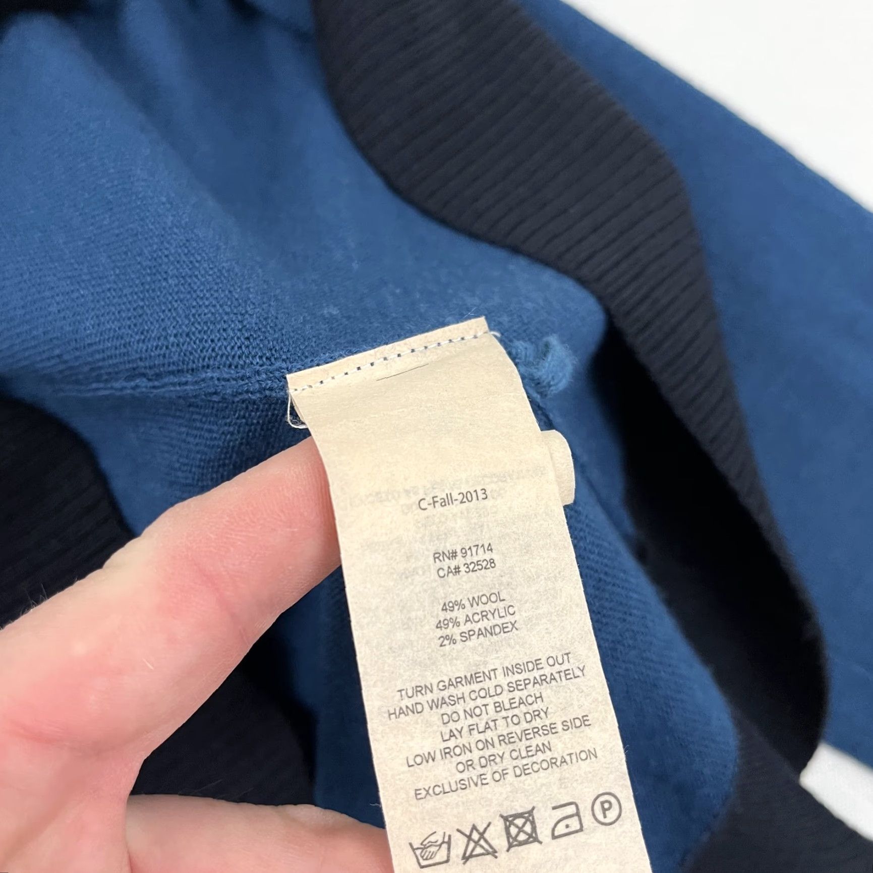 Armani Exchange Armani Exchange Sweater Mens Large Wool Blend Blue Shawl Collar Preppy Old Money Size US L / EU 52-54 / 3 - 3 Thumbnail