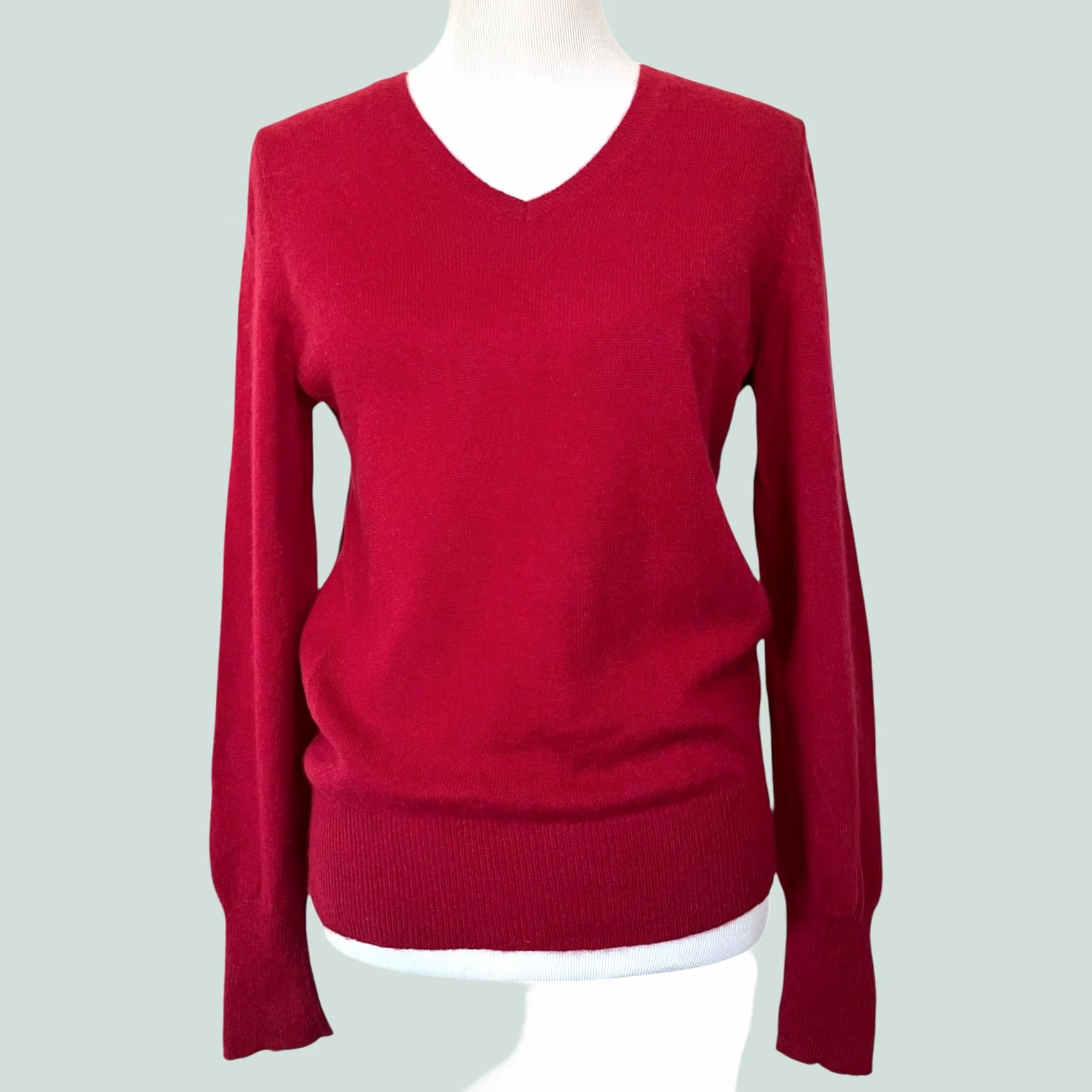 Vintage VINTAGE Halogen Red V-Neck Cashmere Sweater Long Sleeve Pullover Women M Size M / US 6-8 / IT 42-44 - 1 Thumbnail