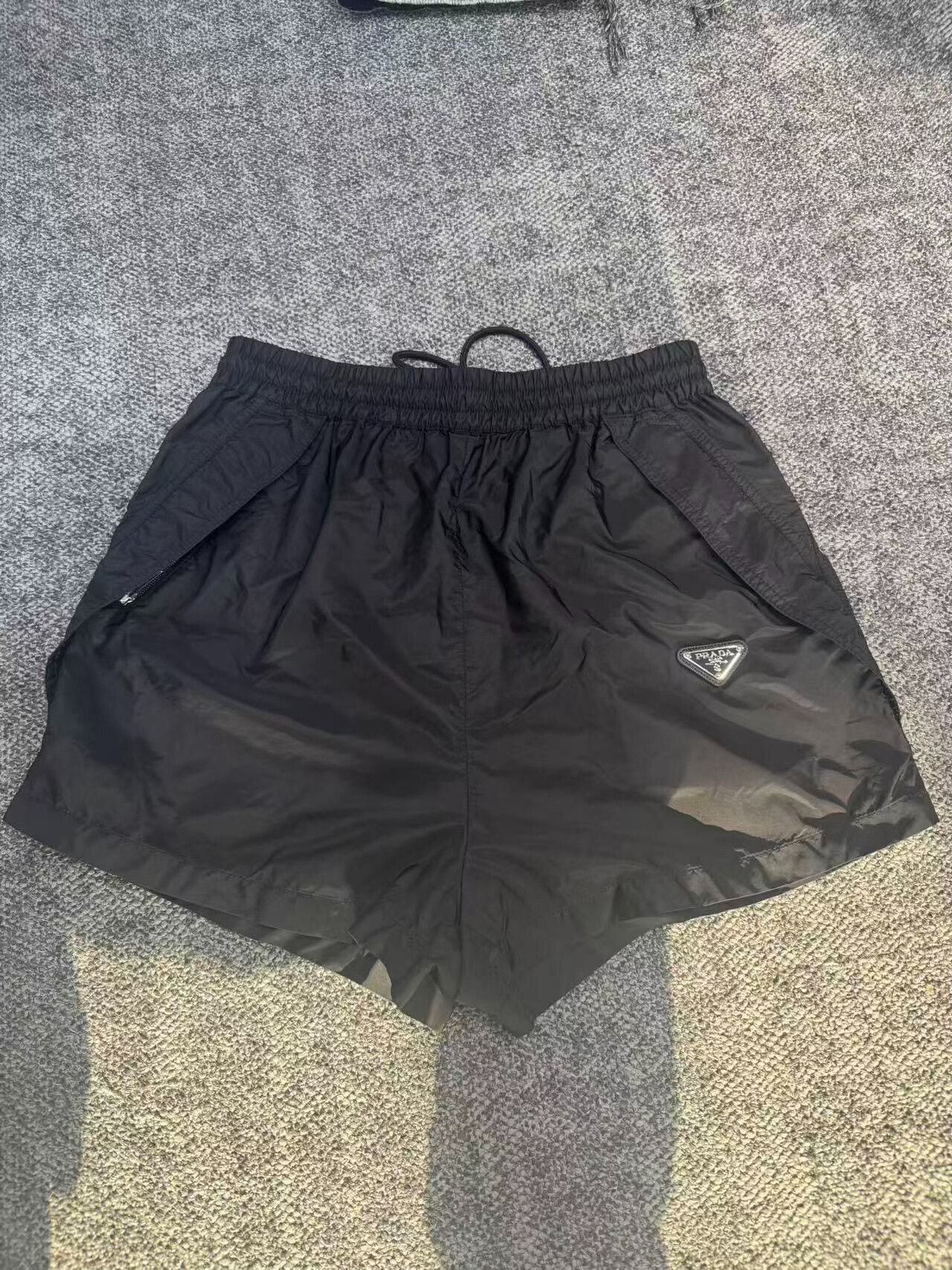 Prada Prada Black Shorts Size 38 Size 38" / US 16 / IT 52 - 1 Thumbnail