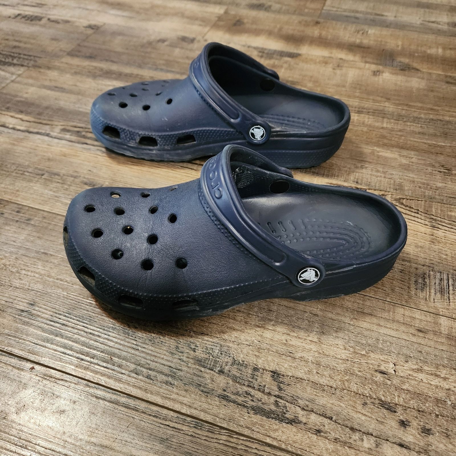 Crocs Classic Crocs dark blue size W8/M6 Pre-owned good shape SH1 Size US 6 / EU 39 - 4 Thumbnail