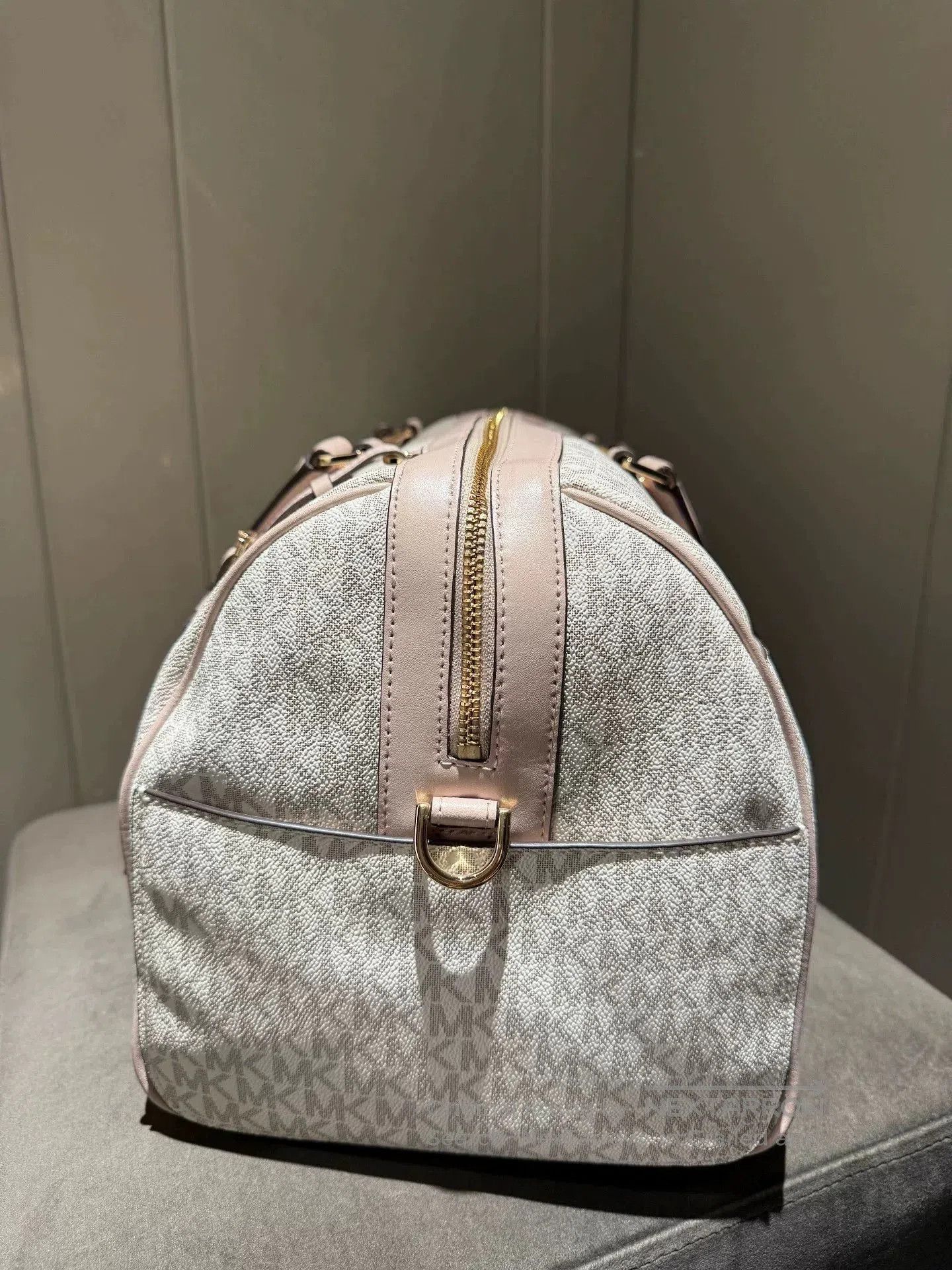Michael Kors Michael Kors Hand Travel Bag. Size ONE SIZE - 3 Thumbnail