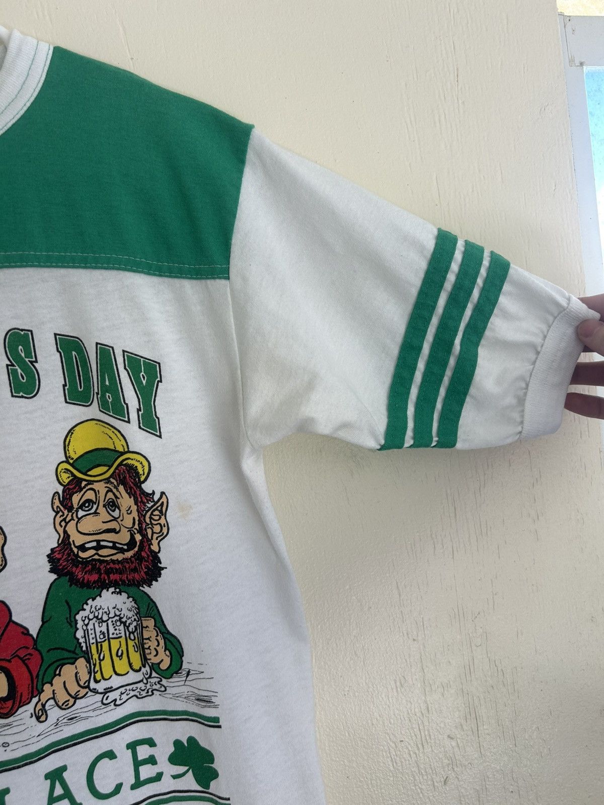 Vintage 70s Vintage St. Patricks Day Leprechauns Drinking Graphic Size US M / EU 48-50 / 2 - 4 Thumbnail