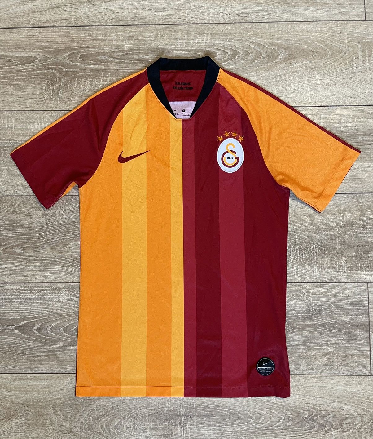 Nike GALATASARAY 2019 2020 HOME FOOTBALL SHIRT SOCCER JERSEY NIKE Size US S / EU 44-46 / 1 - 1 Thumbnail