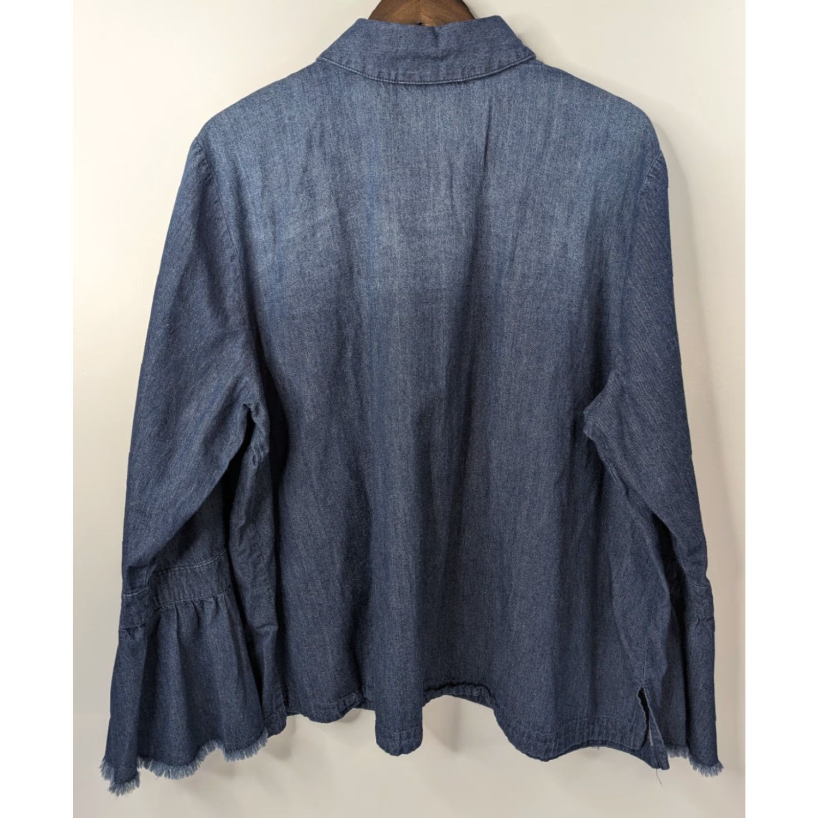Vintage Lane Bryant Shirt Womens Plus Size 22 Chambray Button-Up Long Bell Sleeve Frayed Blue 22 Mens Ladies? Size 3XL / US 20-22 - 4 Thumbnail