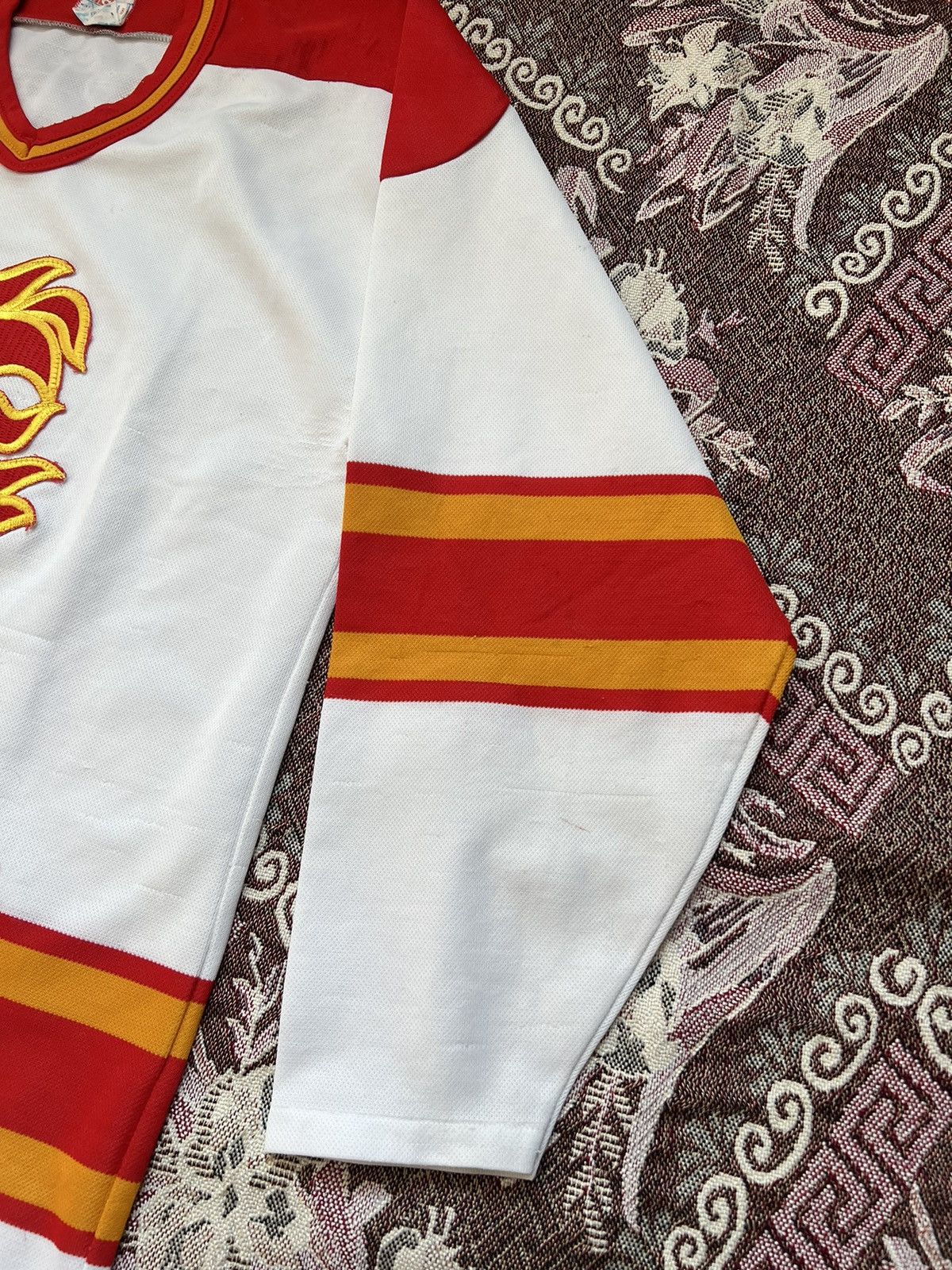 Ccm × NHL × Vintage Vintage Calgary Flames Hockey Jersey Size US M / EU 48-50 / 2 - 10 Thumbnail