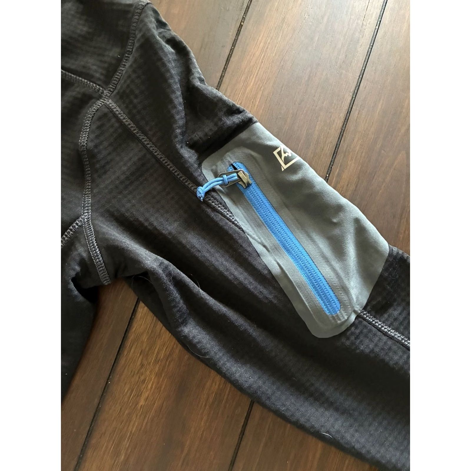 Avalanche Avalanche Men’s 1/4 Zip Performance Pullover Jacket Small Gray Jacket 1/4 Zip Men’s Size Small Gray Activewear Outdoor Fall Spring"} Size US S / EU 44-46 / 1 - 2 Thumbnail