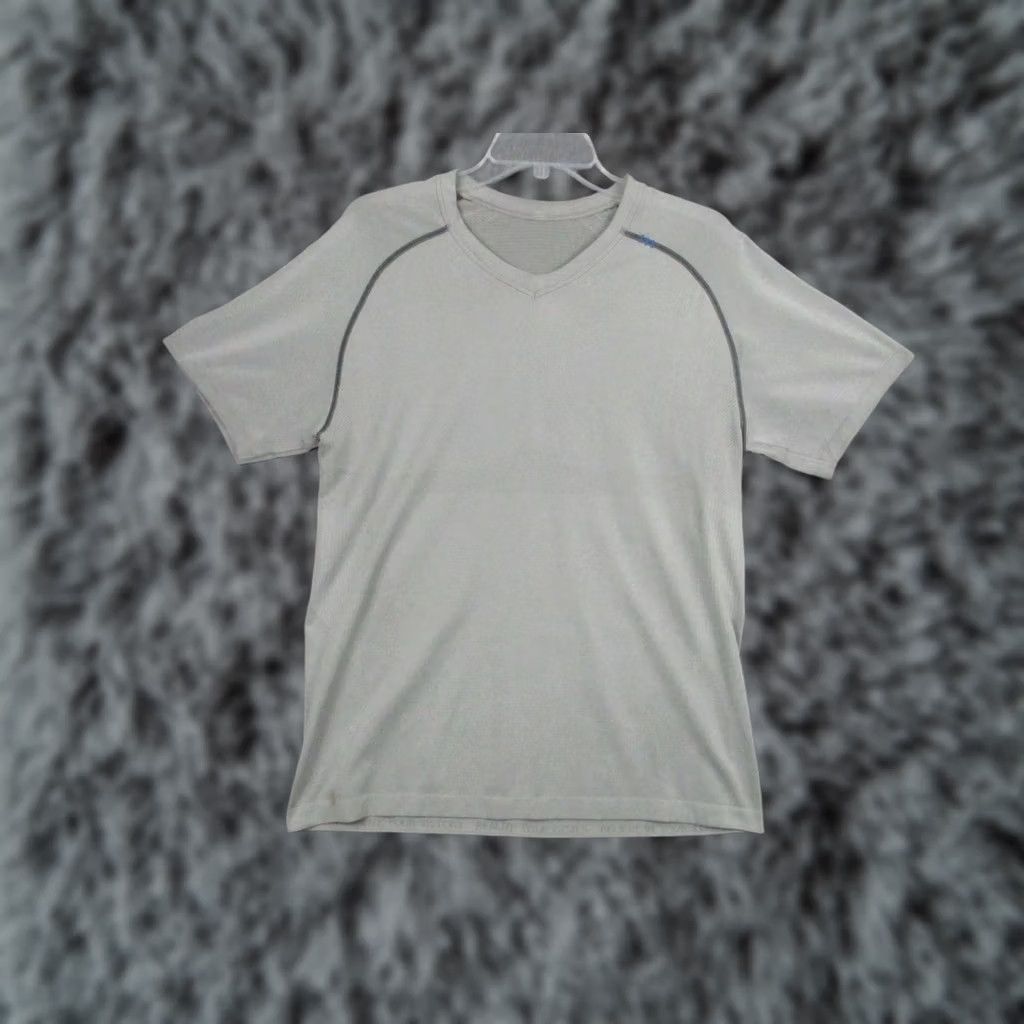 Lululemon Lululemon Shirt Mens Large Gray V Neck Seamless Short Sleeve Athletic Running Size US L / EU 52-54 / 3 - 1 Thumbnail