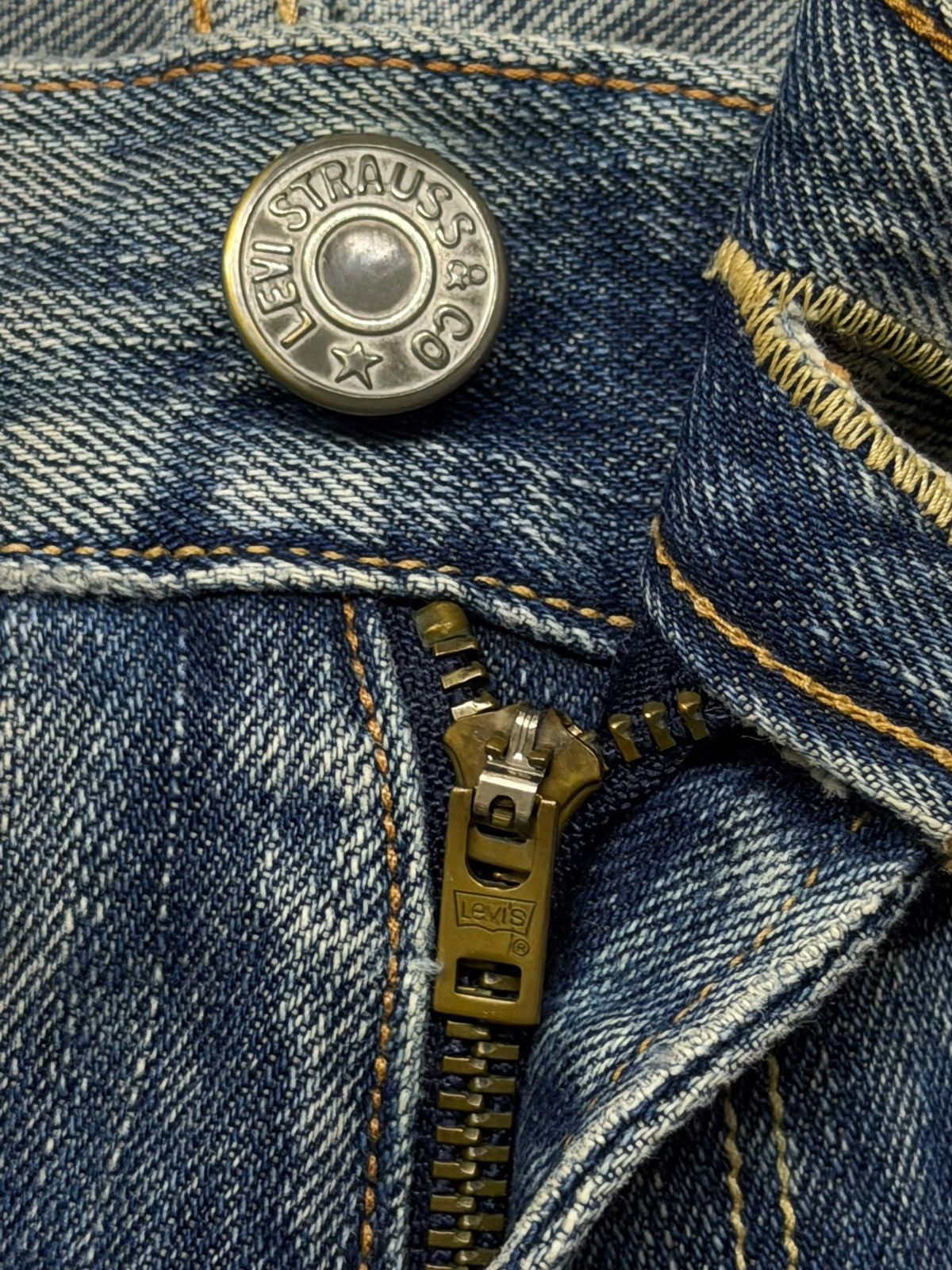 Levi's Vintage Levi’s 703 Distressed Denim Jeans | Vintage Fade W36 Size US 36 / EU 52 - 10 Thumbnail